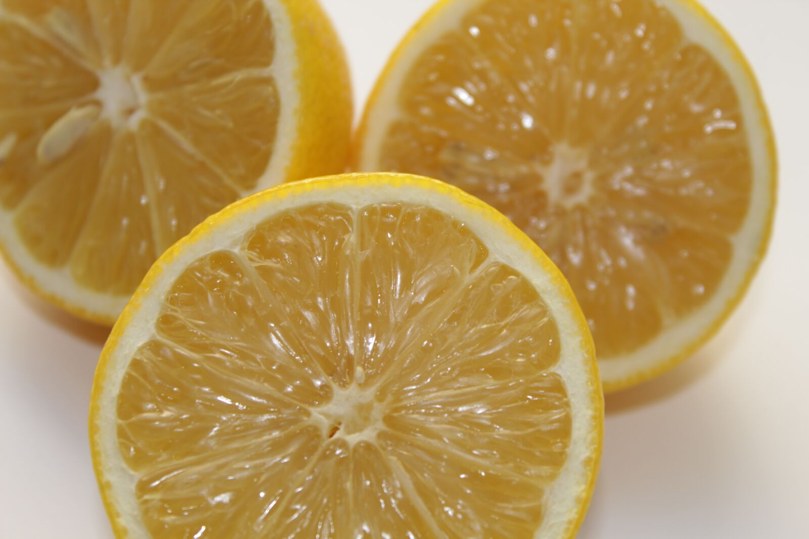 Canon EOS 4000D (EOS Rebel T100 / EOS 3000D) sample photo. Lemon, yellow, white photography
