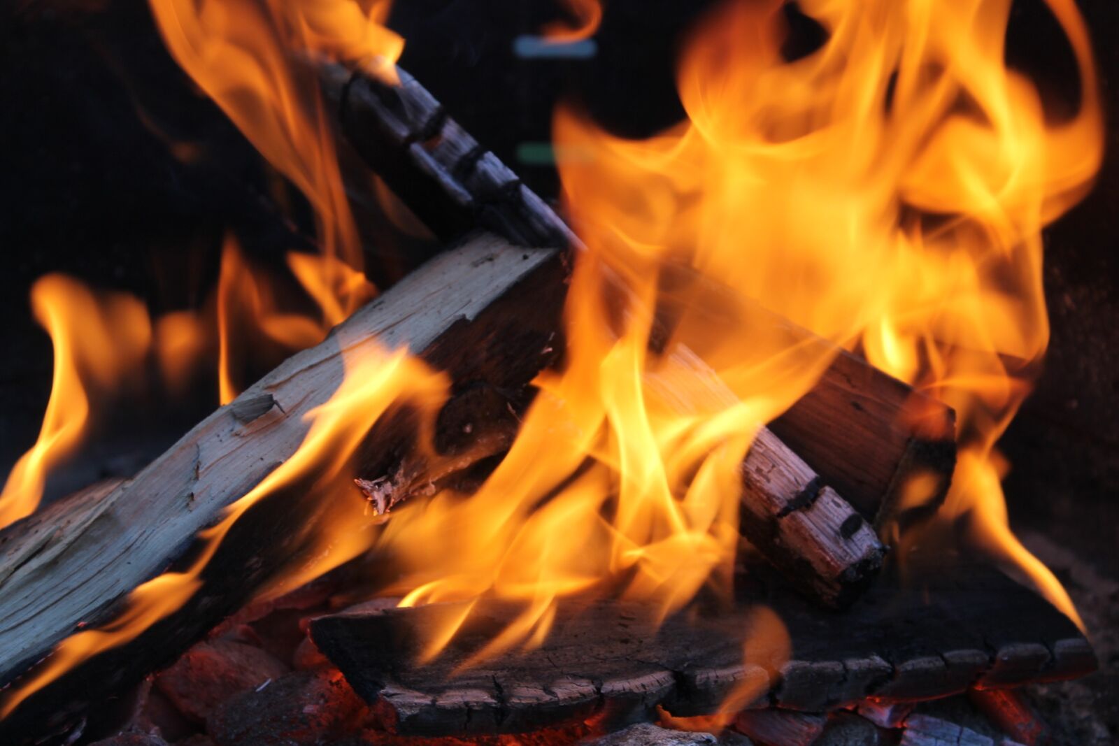 Canon EOS 1100D (EOS Rebel T3 / EOS Kiss X50) sample photo. Fire, flame, hot photography