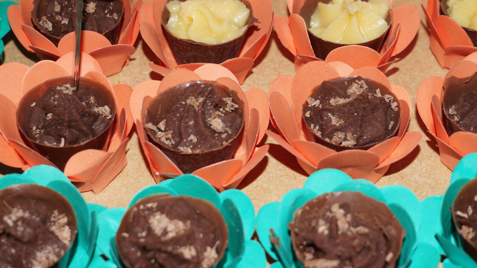E 18-50mm F4-5.6 sample photo. Sweet, candy, party photography