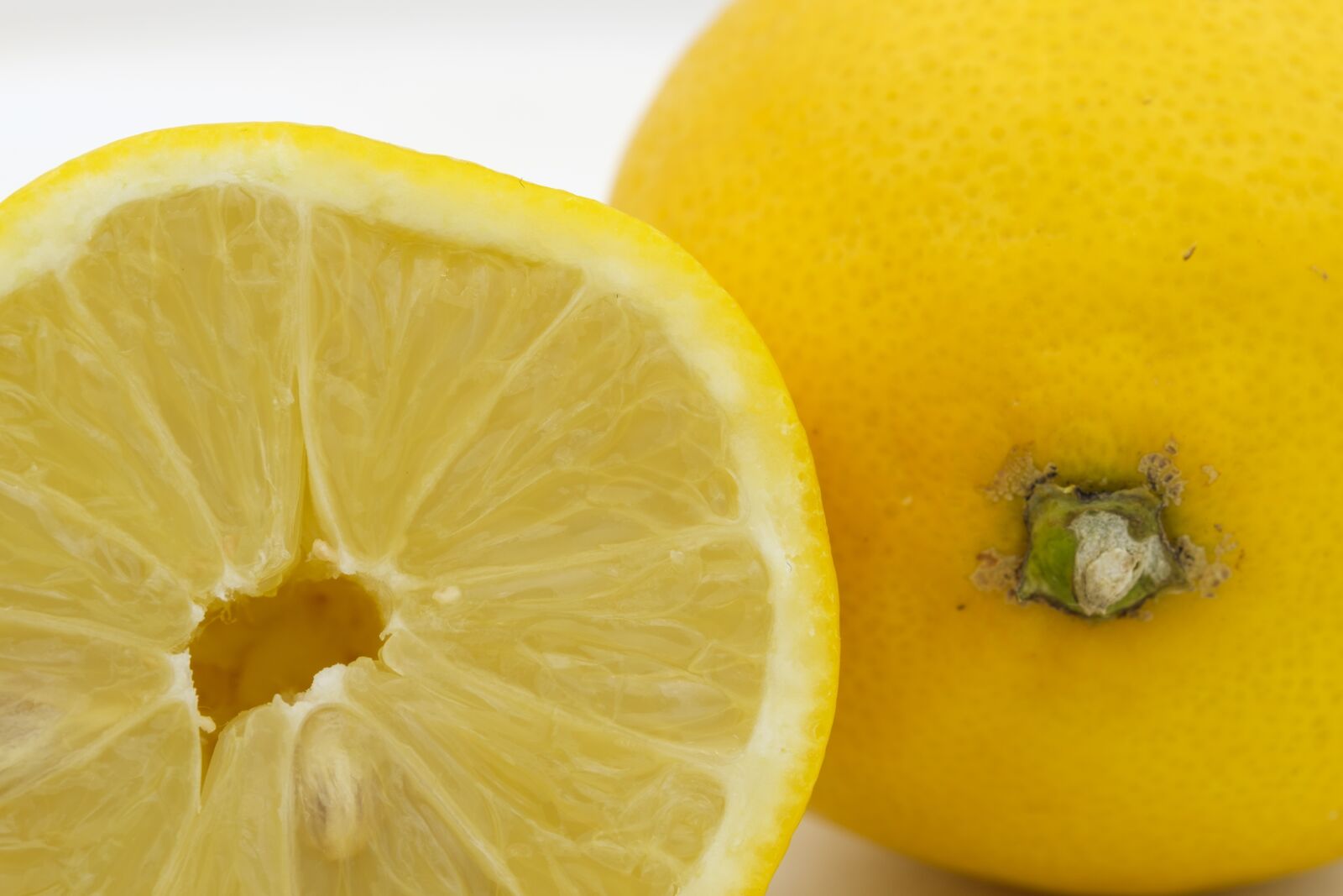 Fujifilm X-T2 + Fujifilm XF 80mm F2.8 R LM OIS WR Macro sample photo. Lemon, fruit, citrus fruit photography