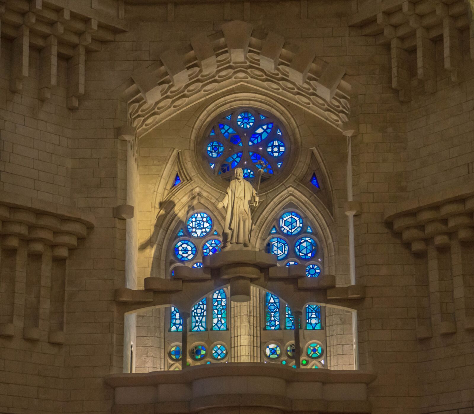 Sony a7R + Sony FE 28-70mm F3.5-5.6 OSS sample photo. Sagrada familia, cathedral, stained photography
