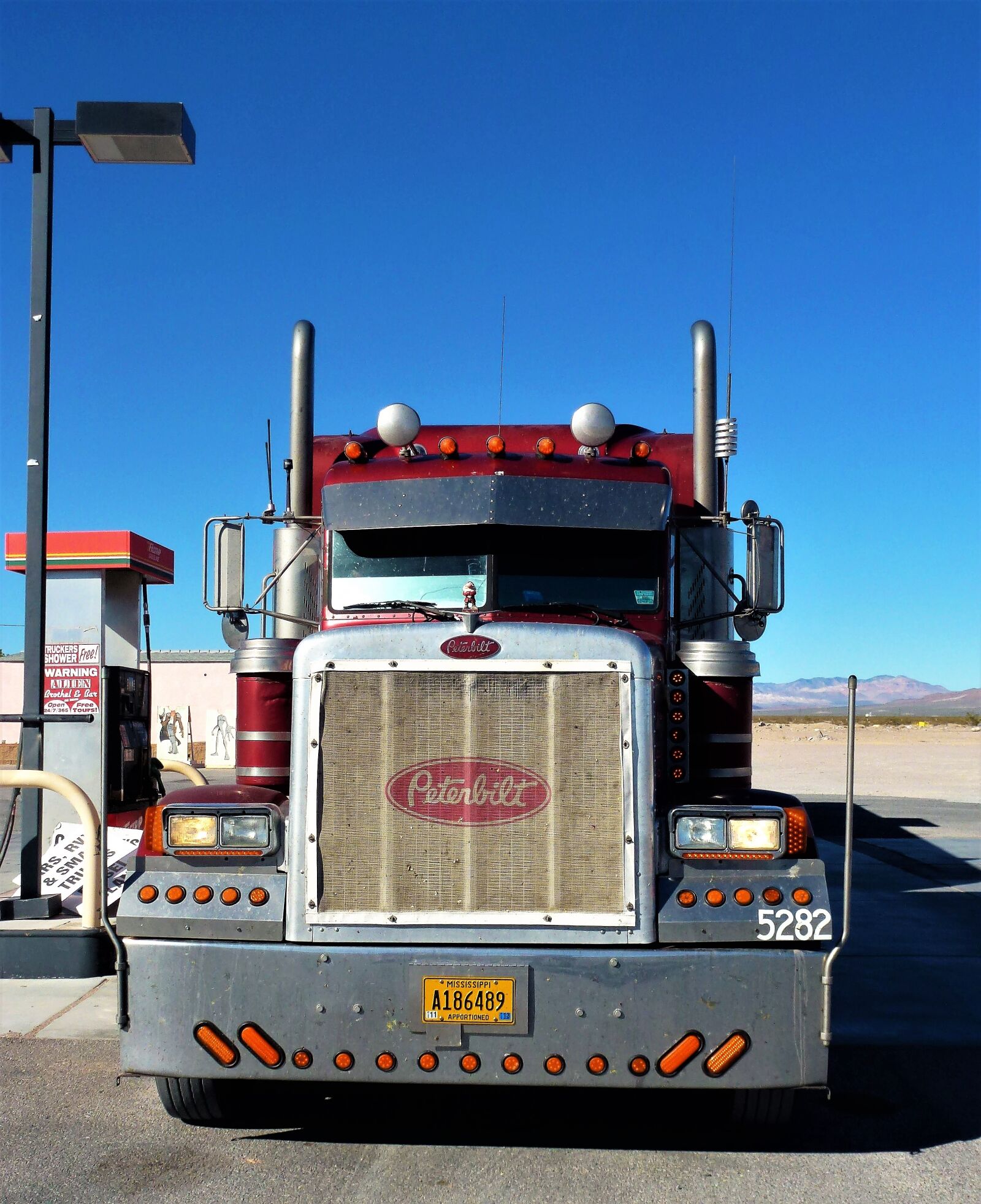 Panasonic Lumix DMC-ZS10 (Lumix DMC-TZ20 / Lumix DMC-TZ22) sample photo. Transport, vehicle, truck american photography