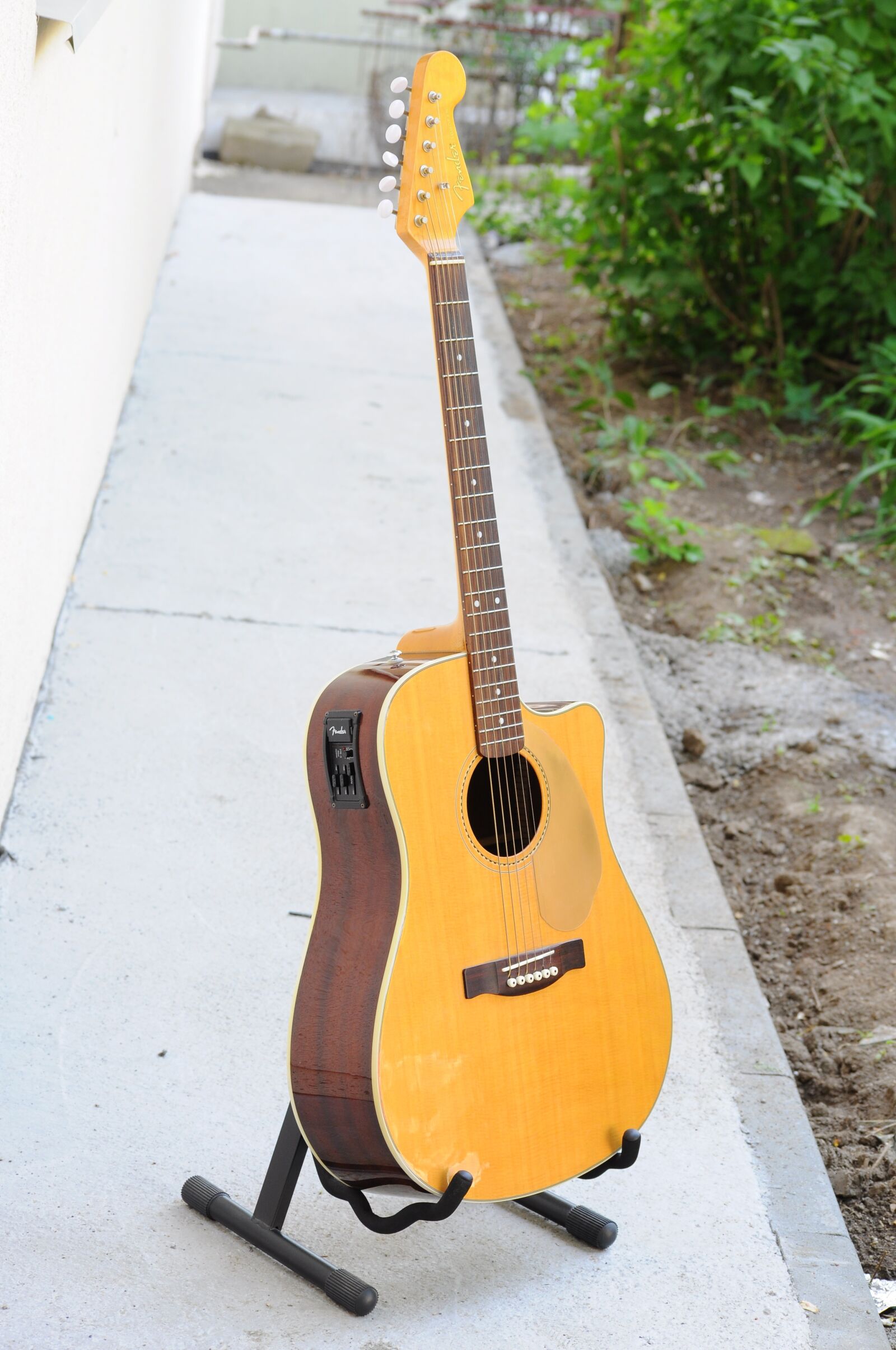Nikon D5000 sample photo. Wood, guitar, instrument photography