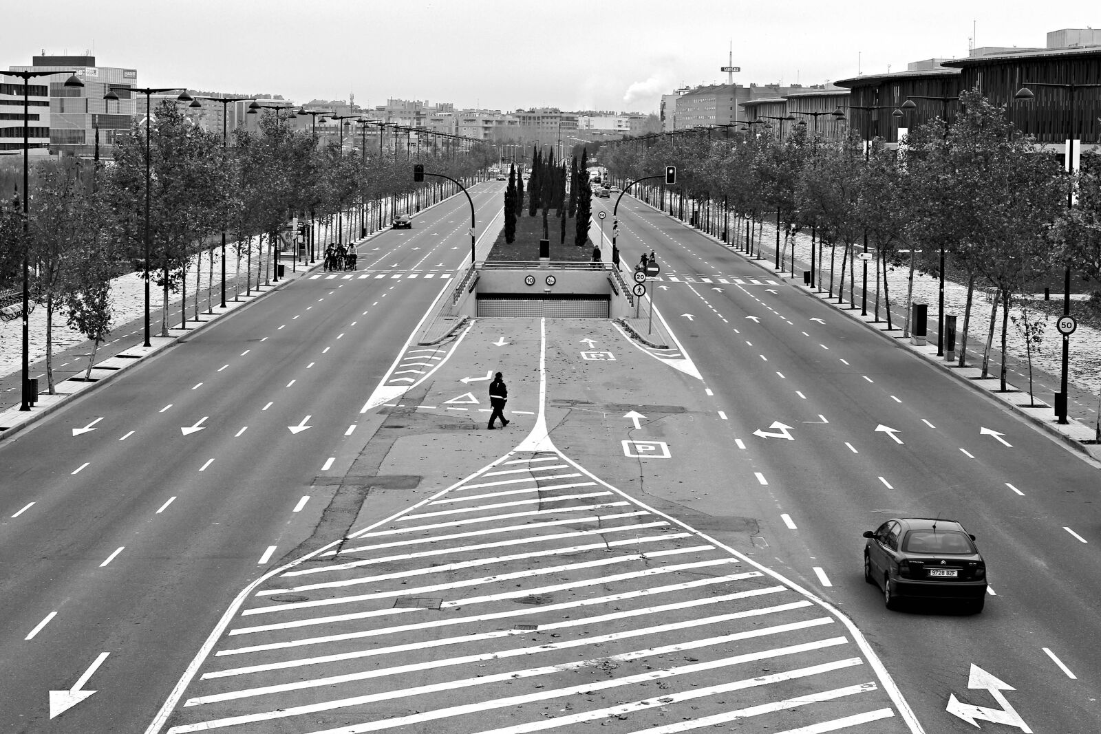 Canon EOS 60D + Canon EF 50mm F1.8 STM sample photo. City, street, avenue photography