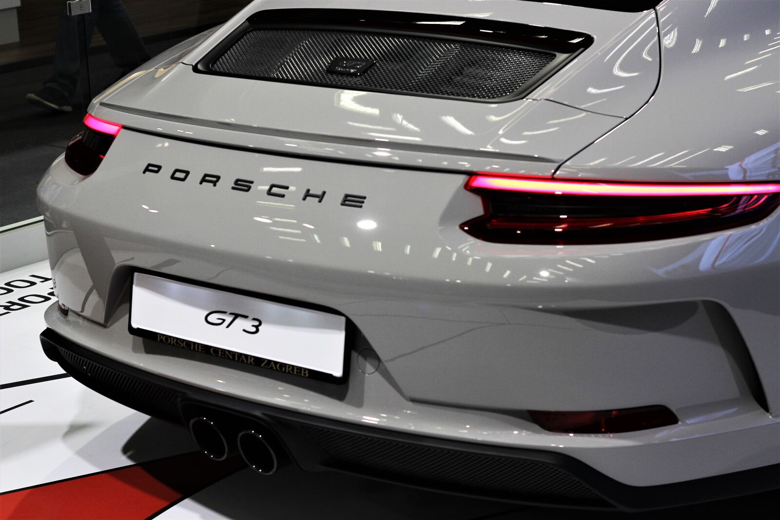 Canon EOS 600D (Rebel EOS T3i / EOS Kiss X5) + Canon EF 50mm F1.8 II sample photo. Car, porsche gt3, auto photography