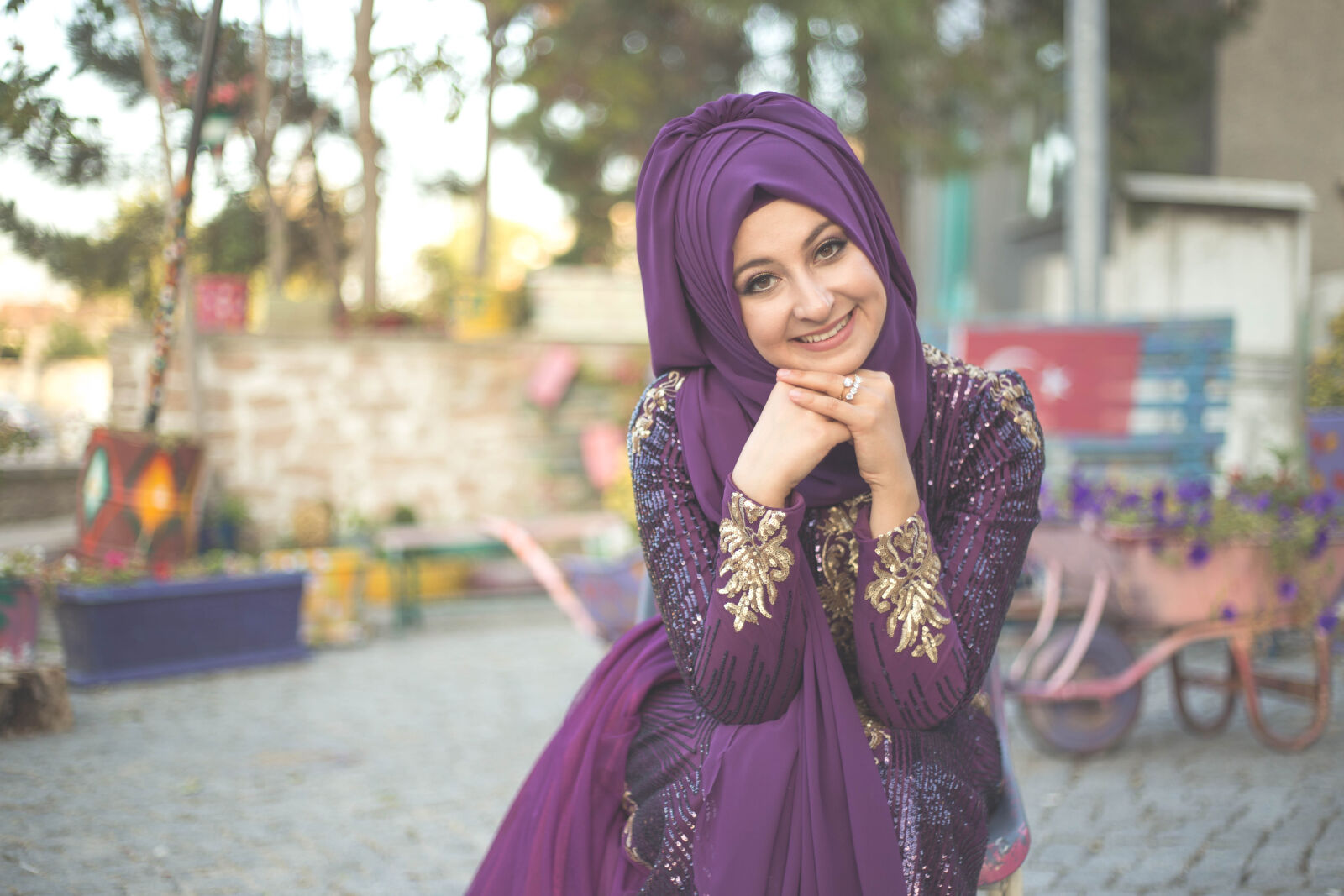 Canon EF 50mm F1.8 II sample photo. Beautiful, blur, culture, dress photography