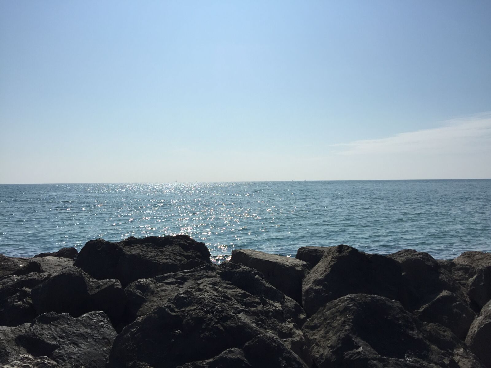 iPhone 6 Plus back camera 4.15mm f/2.2 sample photo. Palavas, mer, voilier photography