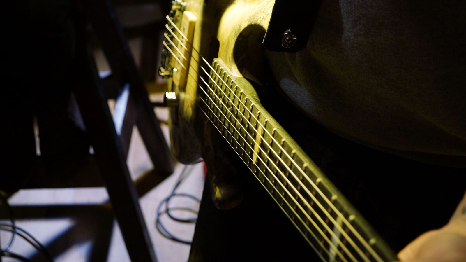 Sony SLT-A37 sample photo. Guitar, live, gig photography