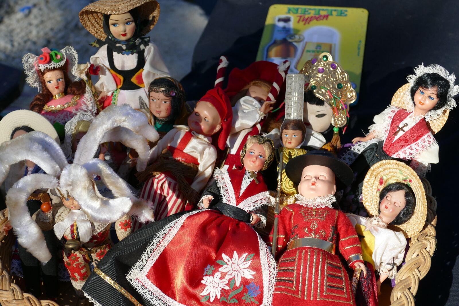 Panasonic Lumix DMC-FZ1000 sample photo. Pop, costume, collecting photography