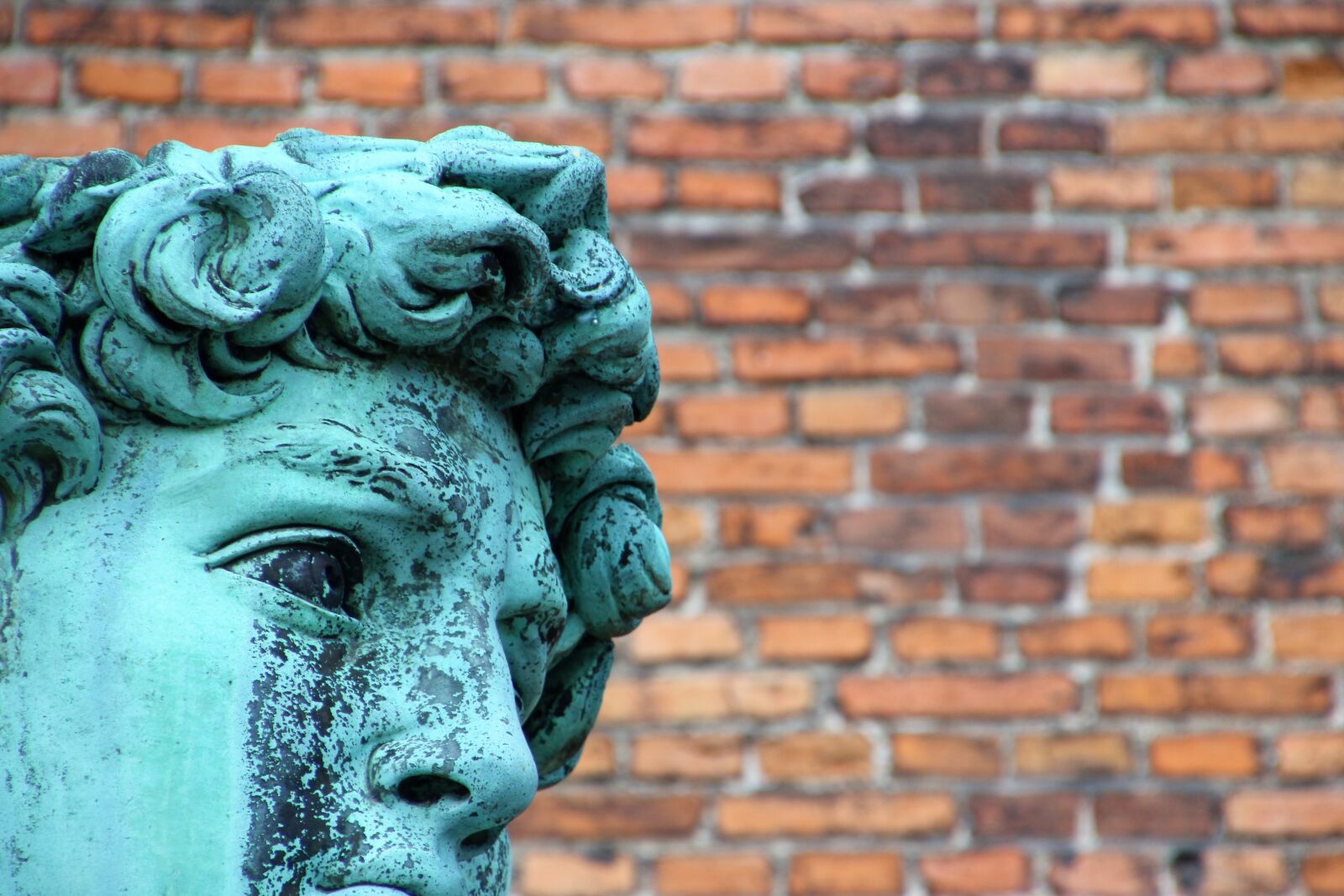 Canon EOS 7D Mark II sample photo. Art, background, bricks, copper photography