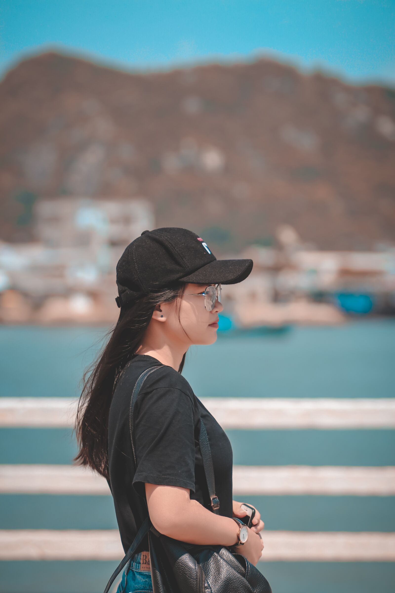 Canon EOS 80D + Canon EF 85mm F1.8 USM sample photo. Fashion, walk, portrait photography