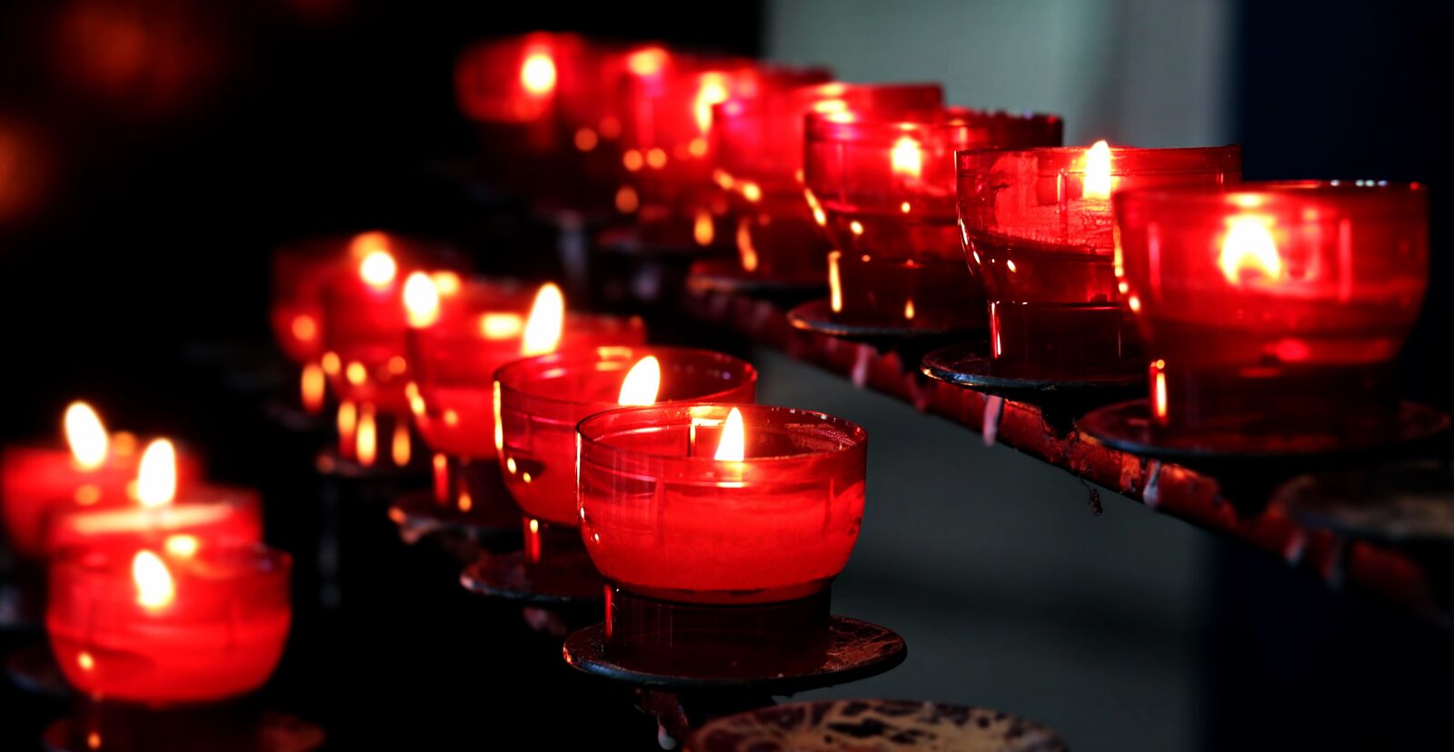 Canon EOS 80D sample photo. Candles, church, light photography
