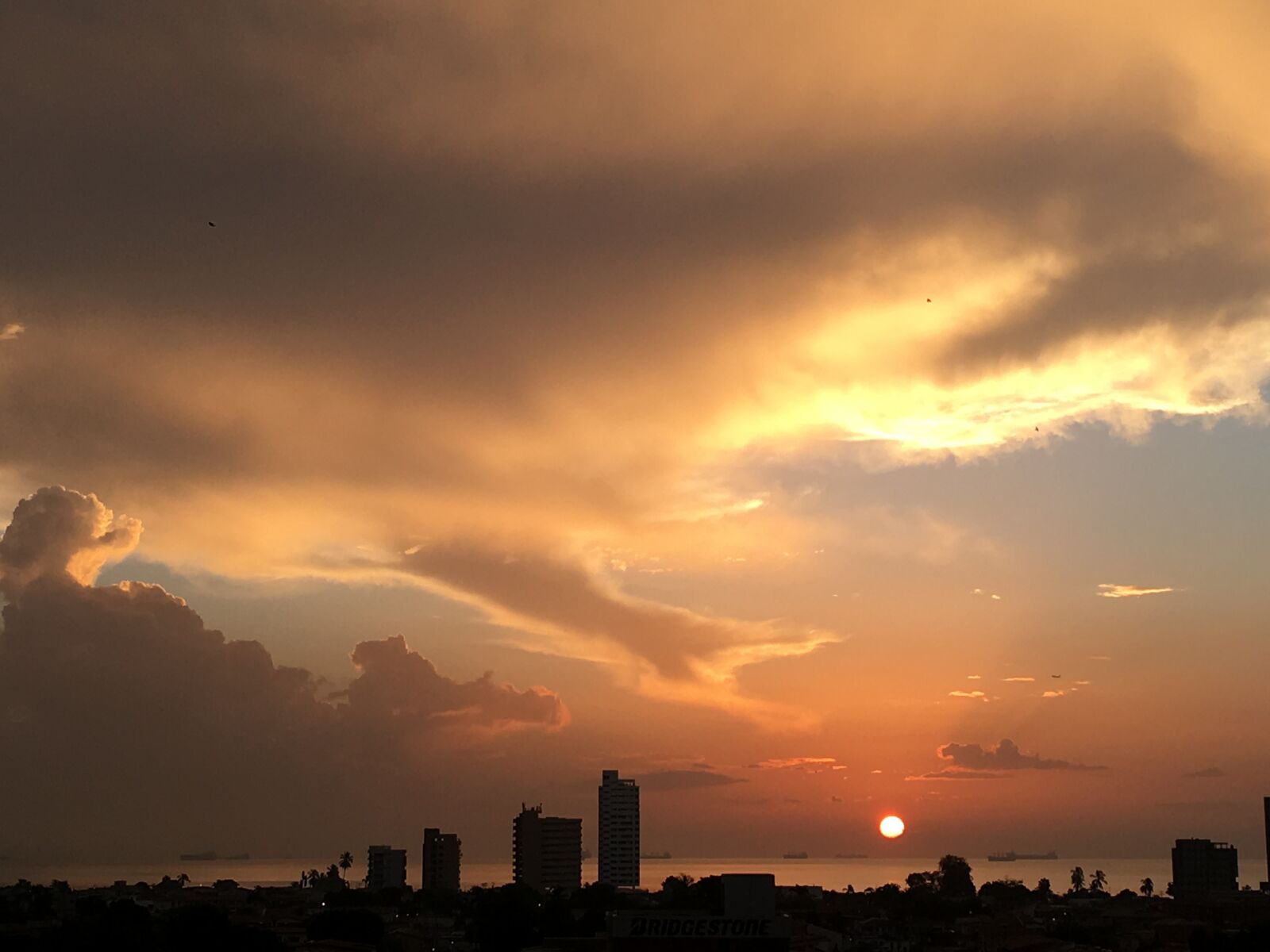 Apple iPhone 6s sample photo. Sunset, clouds, sky photography
