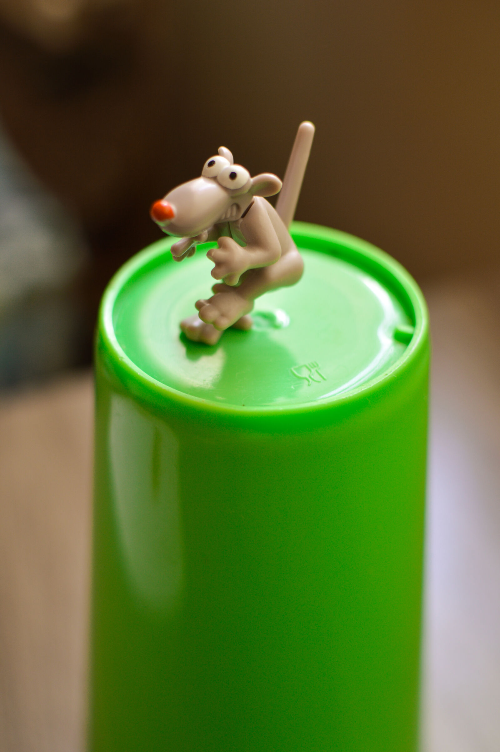 Nikon D3200 + Nikon AF-S DX Nikkor 35mm F1.8G sample photo. Bokeh, close, up, mouse photography