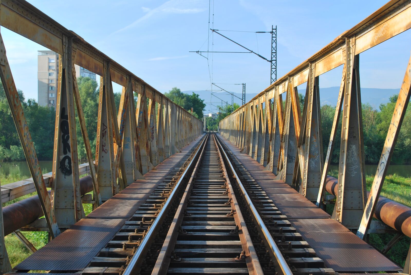 Nikon D60 sample photo. Railway bridge, dangerous, metal photography