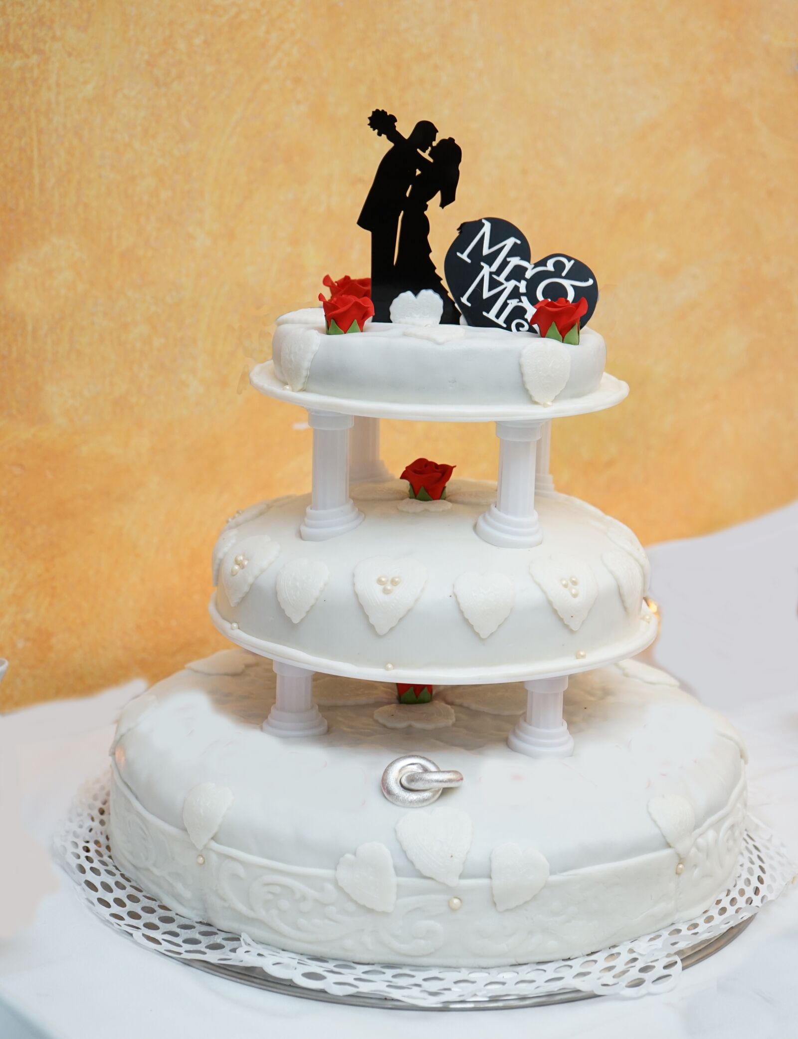 Sony a7 II + Sony FE 28-70mm F3.5-5.6 OSS sample photo. Cake, wedding, ornament photography