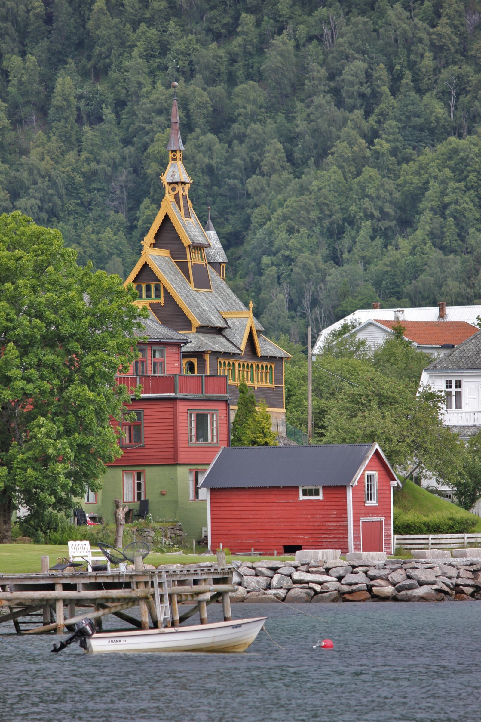 Canon EOS 550D (EOS Rebel T2i / EOS Kiss X4) sample photo. Balestrand, church, stave church photography