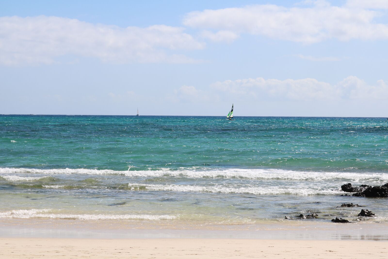 Canon EOS 750D (EOS Rebel T6i / EOS Kiss X8i) sample photo. Sea, blue sky, sun photography