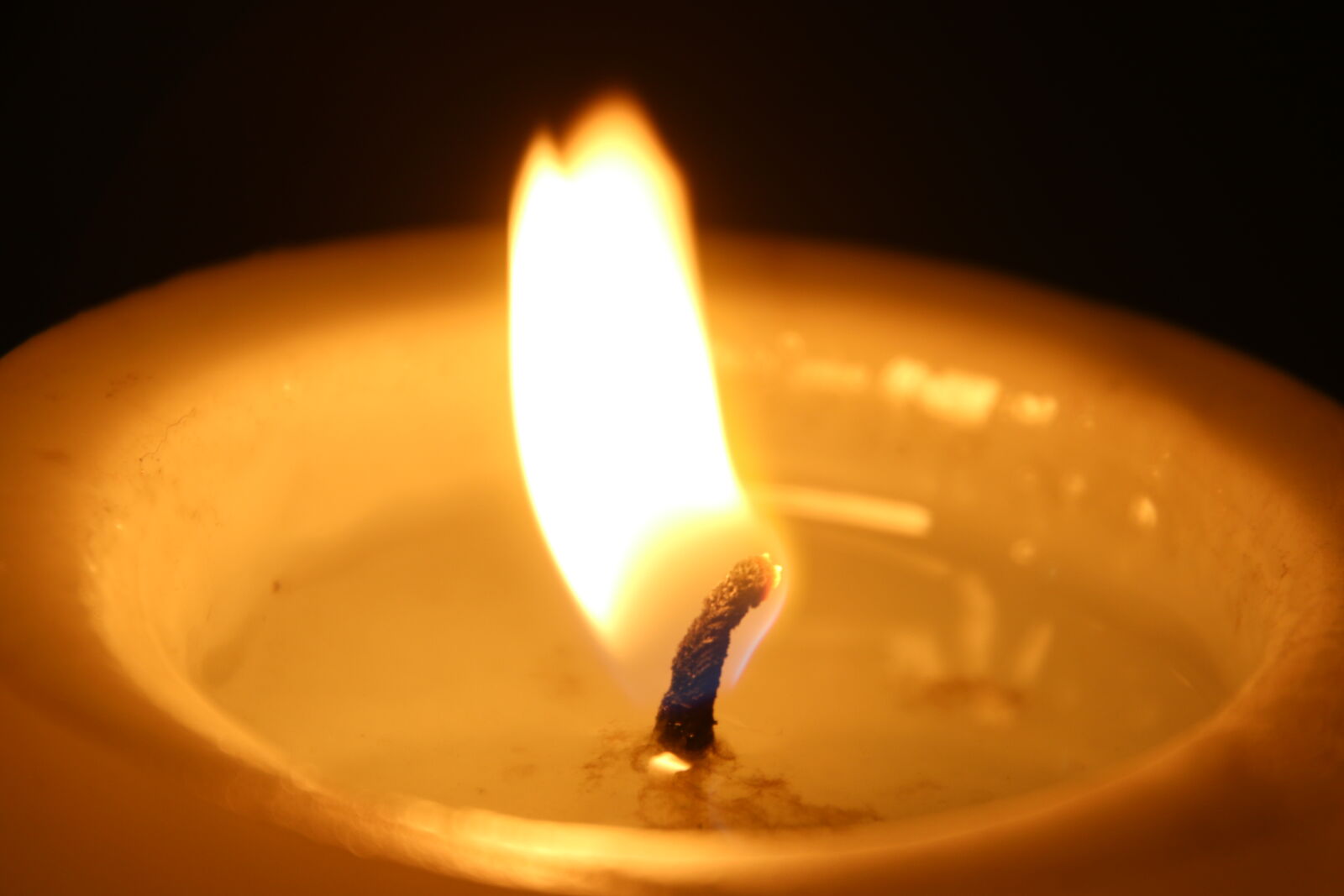 Canon EOS 7D Mark II sample photo. Bright, burn, candle, date photography