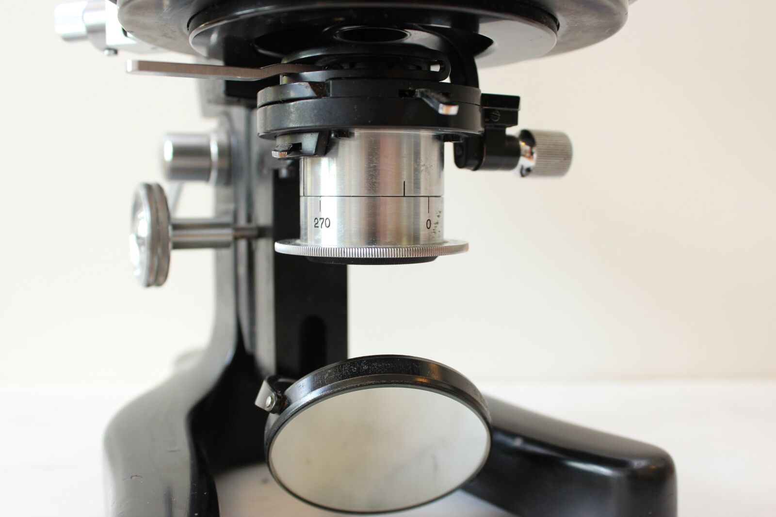 Canon EOS 600D (Rebel EOS T3i / EOS Kiss X5) sample photo. Microscope, retro, indoor photography