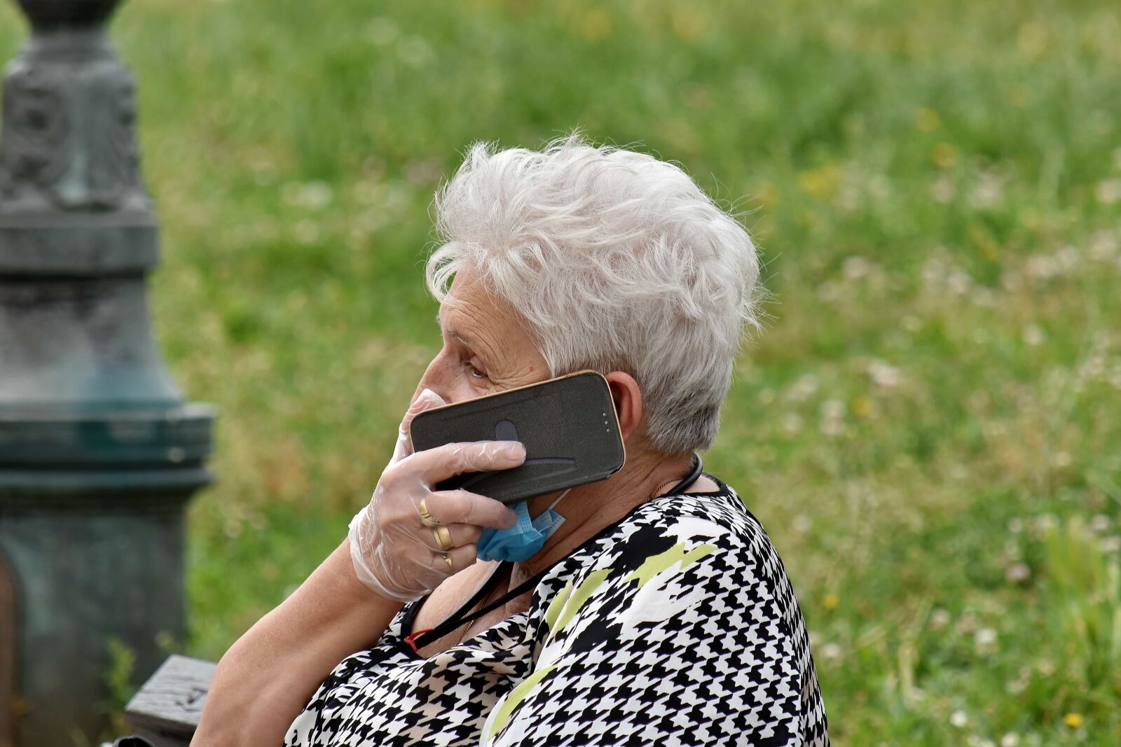 Nikon D5500 sample photo. Communication, elderly, face mask photography