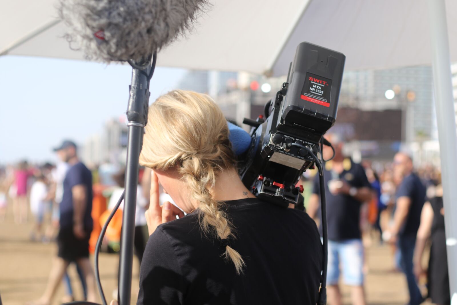 Canon EOS 7D Mark II sample photo. Woman, photographer, television photographer photography