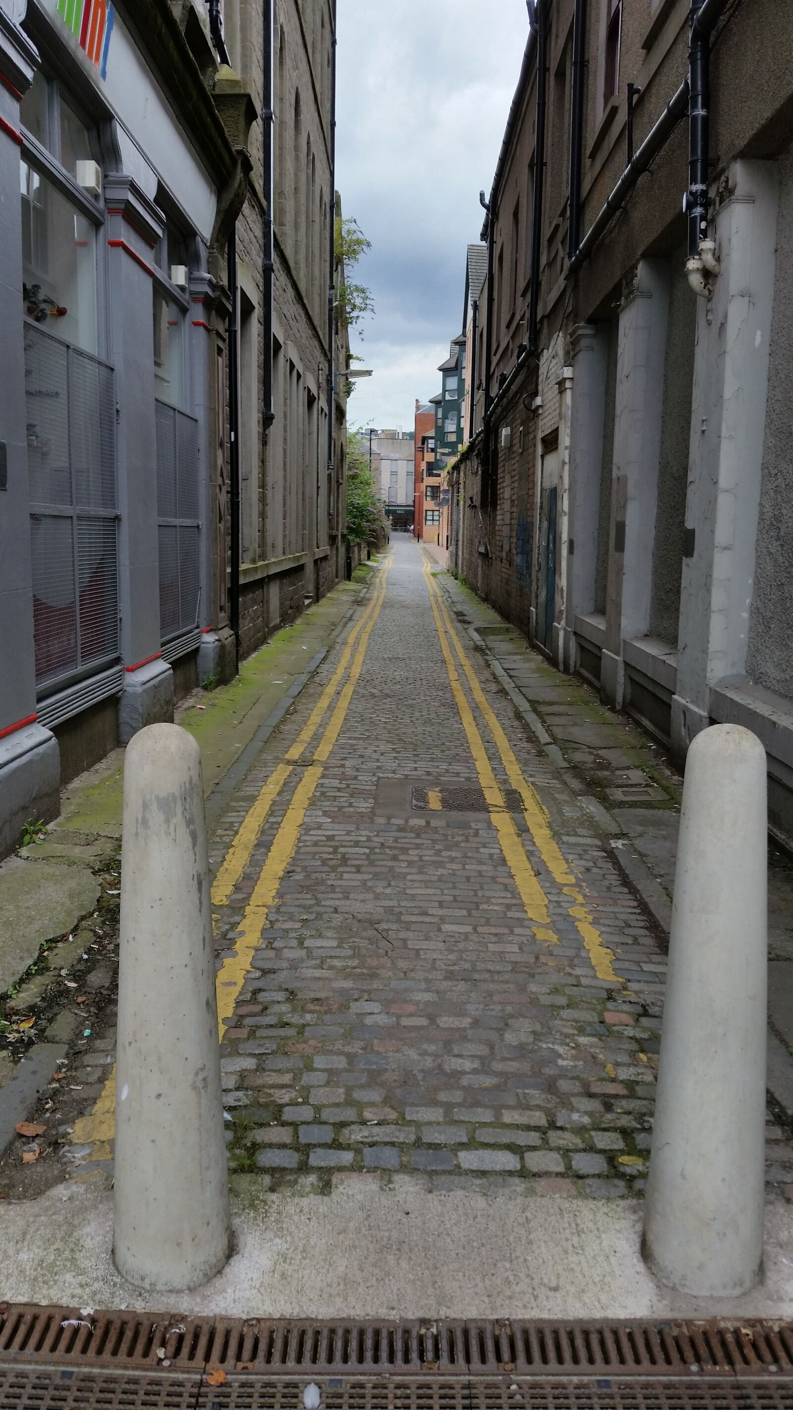 Samsung Galaxy S5 sample photo. Dundee, scotland, candle street photography