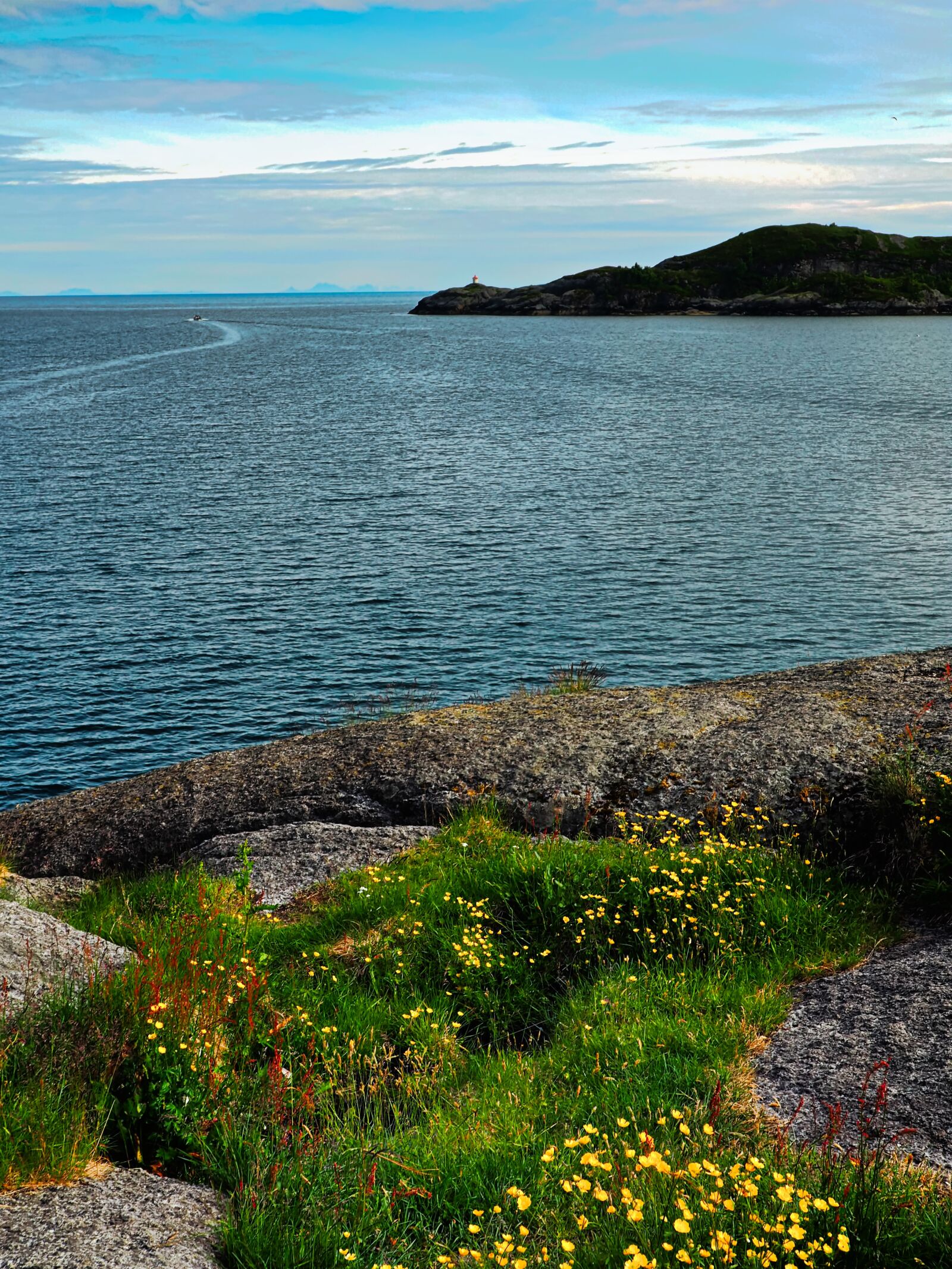 Olympus OM-D E-M5 II sample photo. Coast, waters, sea photography