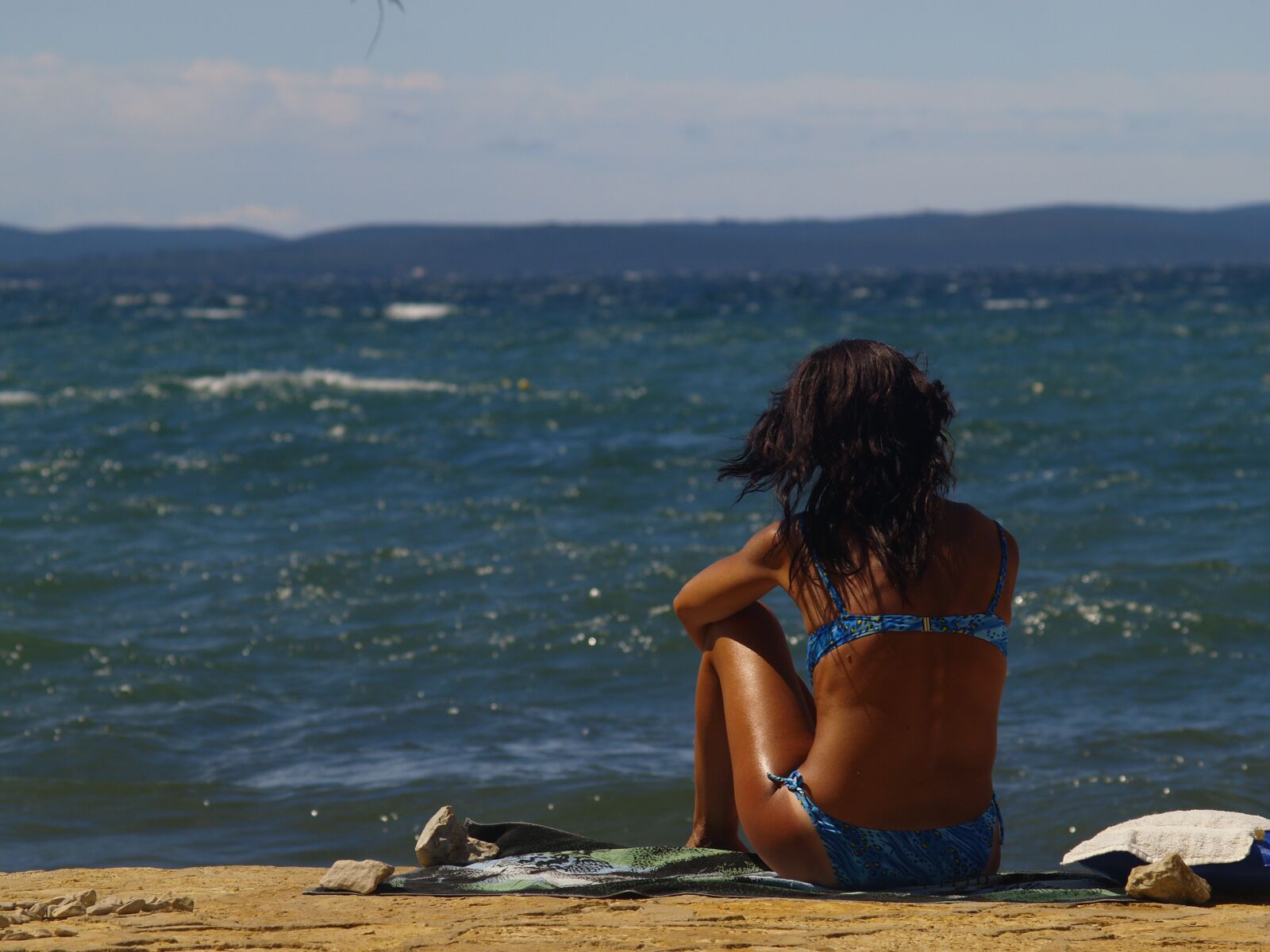 Olympus E-300 (EVOLT E-300) sample photo. Girl, sea, coast photography