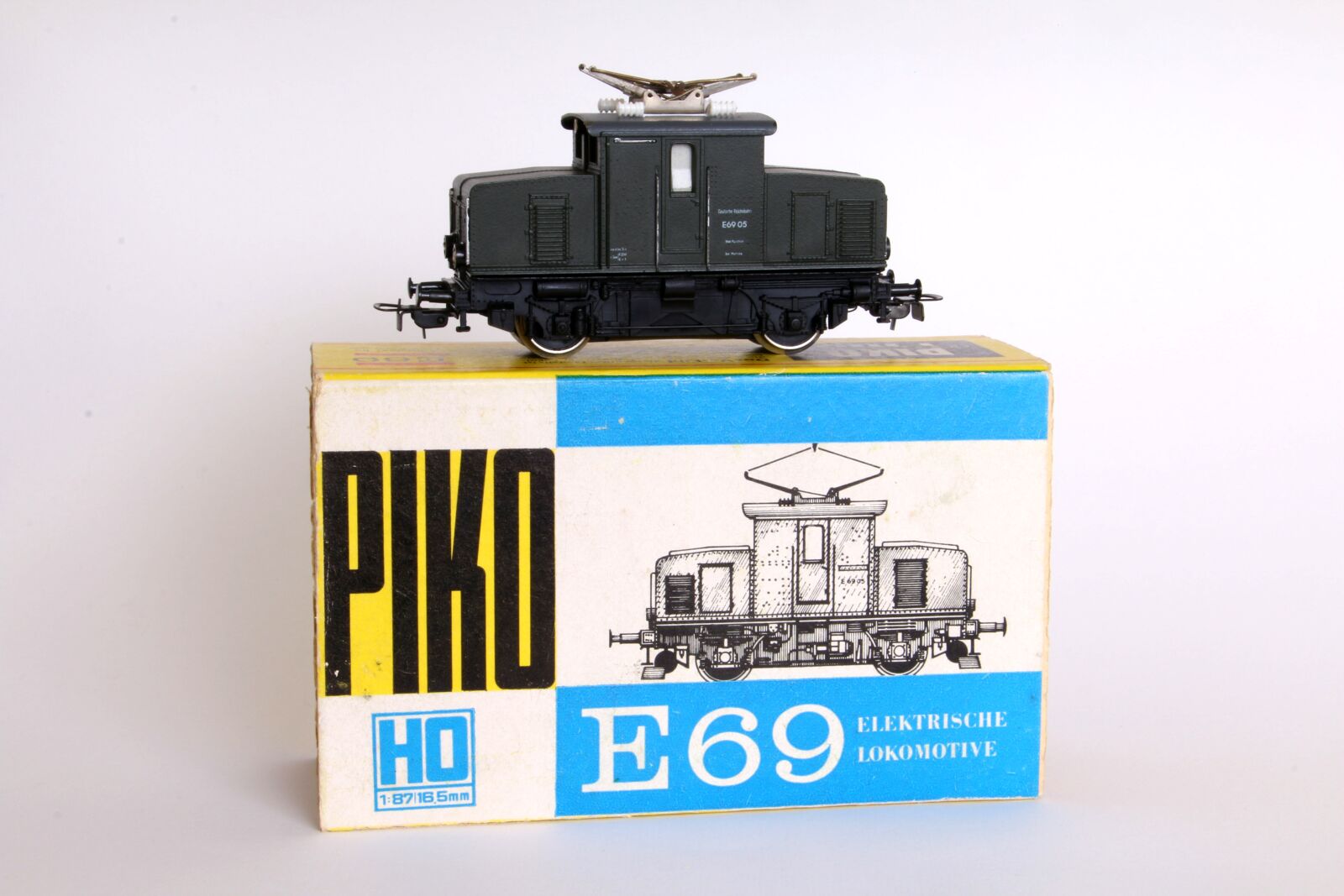 Canon EOS 70D sample photo. Modelling, model railway, loco photography