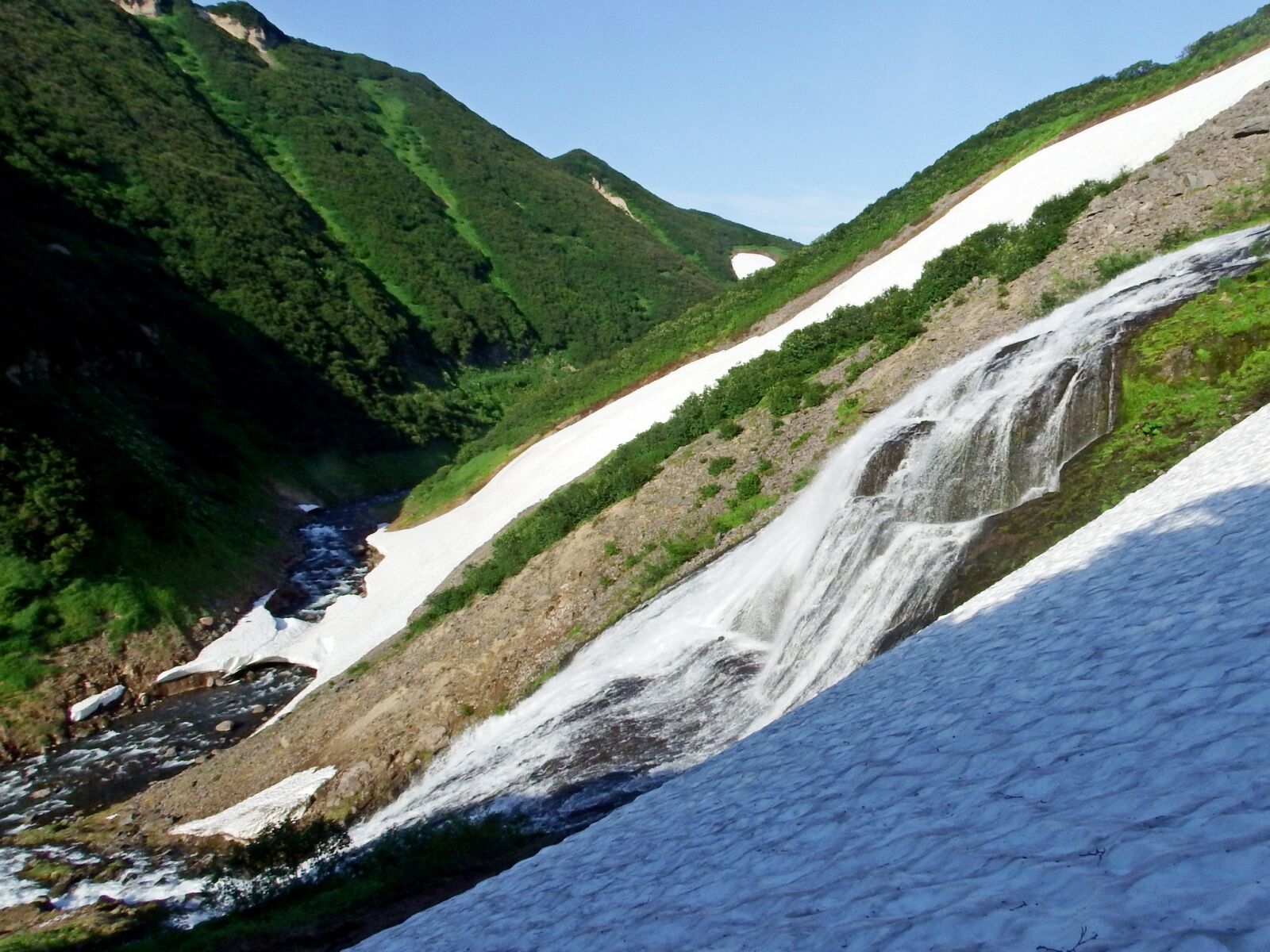 Fujifilm FinePix S1 sample photo. Waterfall, spillway, autumn photography