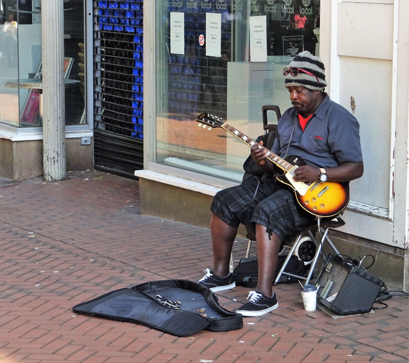 Sony DSC-HX60 sample photo. City, street, man photography