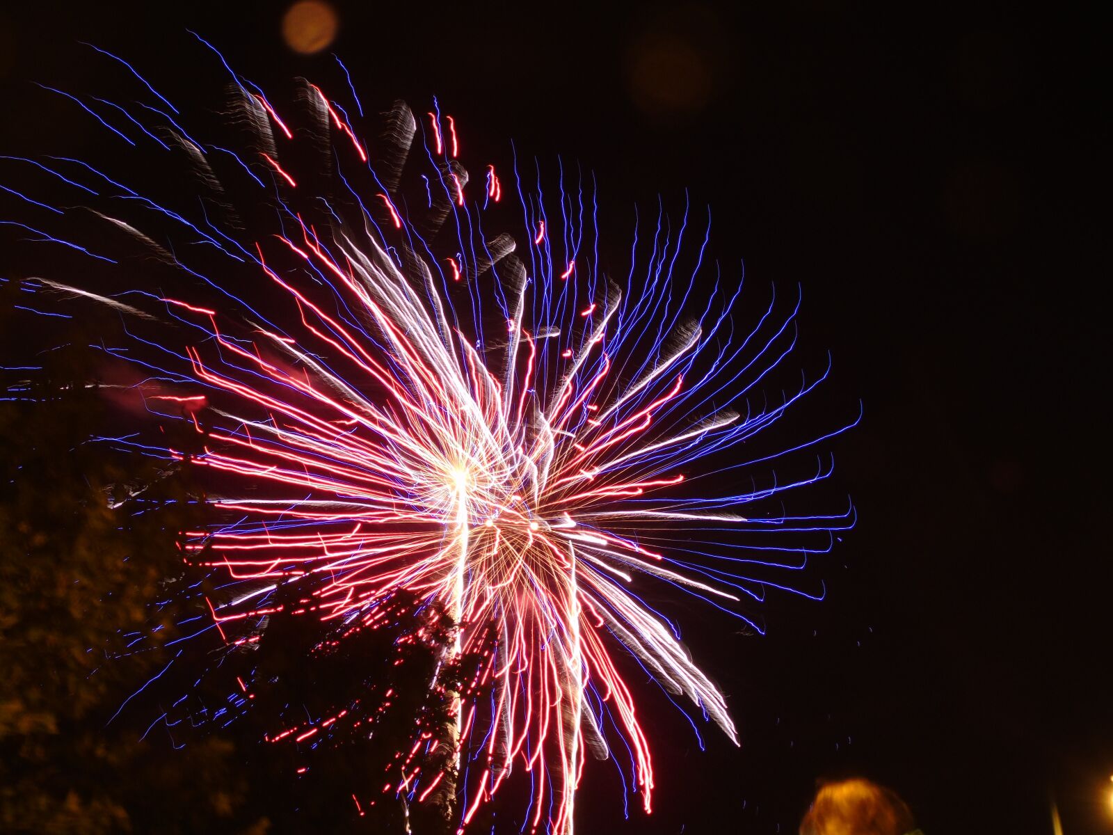 Sony Cyber-shot DSC-H400 sample photo. Lines, fires, night photography