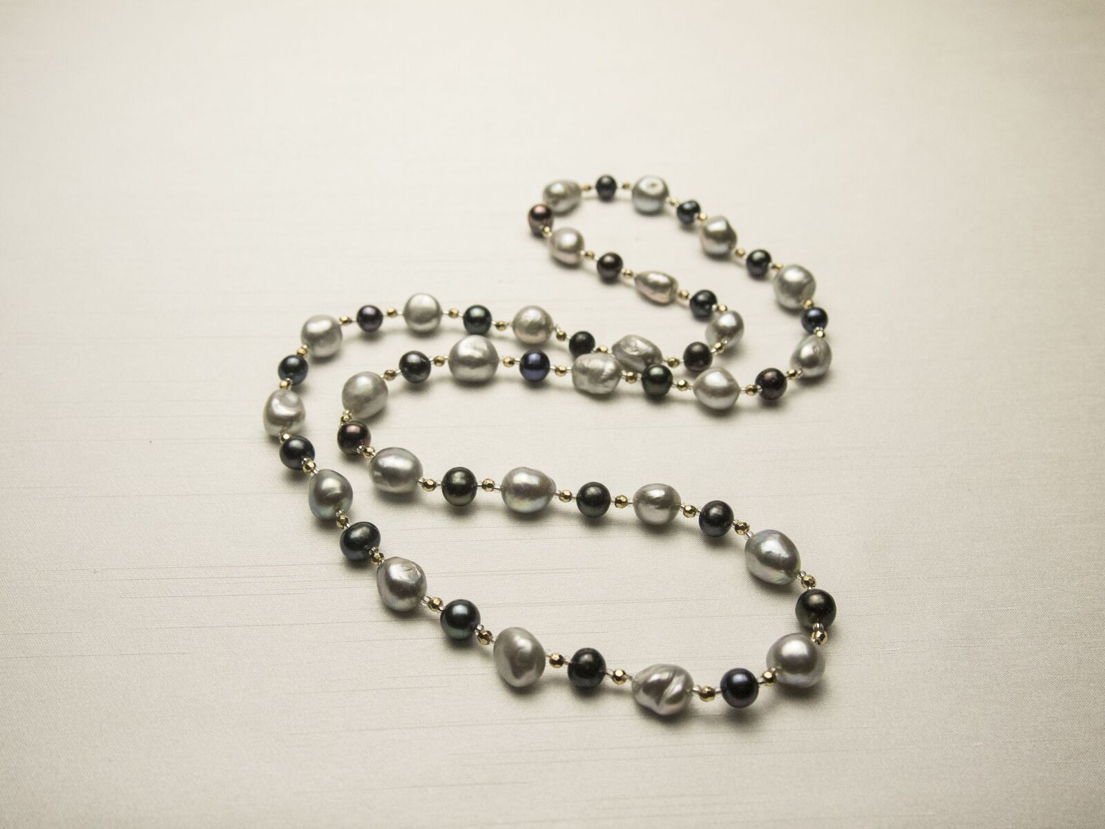 Olympus PEN E-PL2 sample photo. Freshwater pearl, necklace, accessories photography