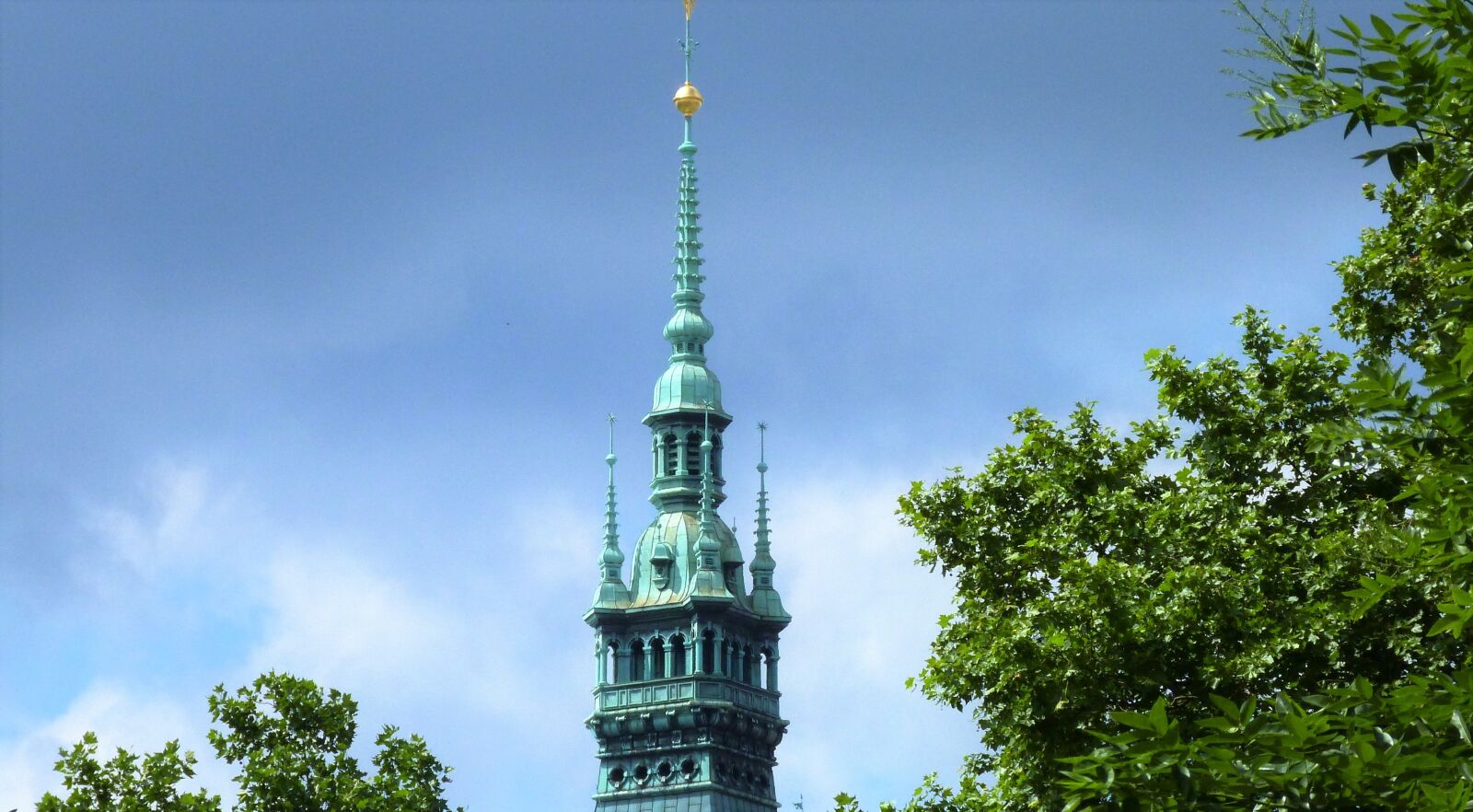 Panasonic Lumix DMC-FZ40 (Lumix DMC-FZ45) sample photo. Hamburg, town hall, hanseatic photography