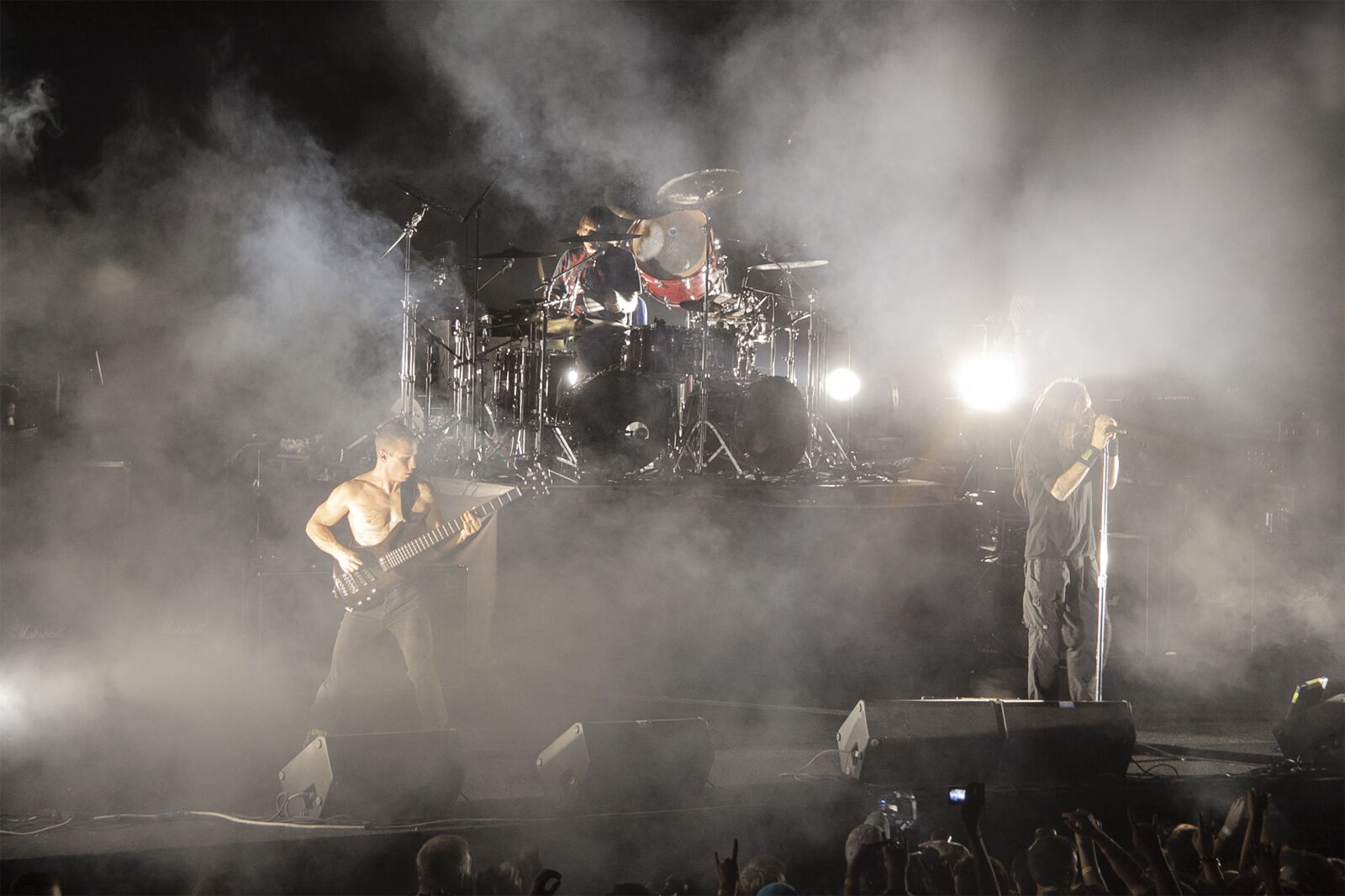 Canon EF-S 17-85mm F4-5.6 IS USM sample photo. Musician, group, smoke photography