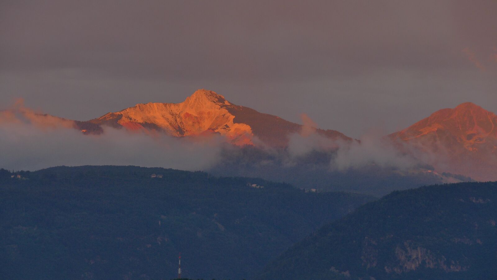 Panasonic Lumix DMC-FZ1000 sample photo. Clouds, dolomites, italy photography