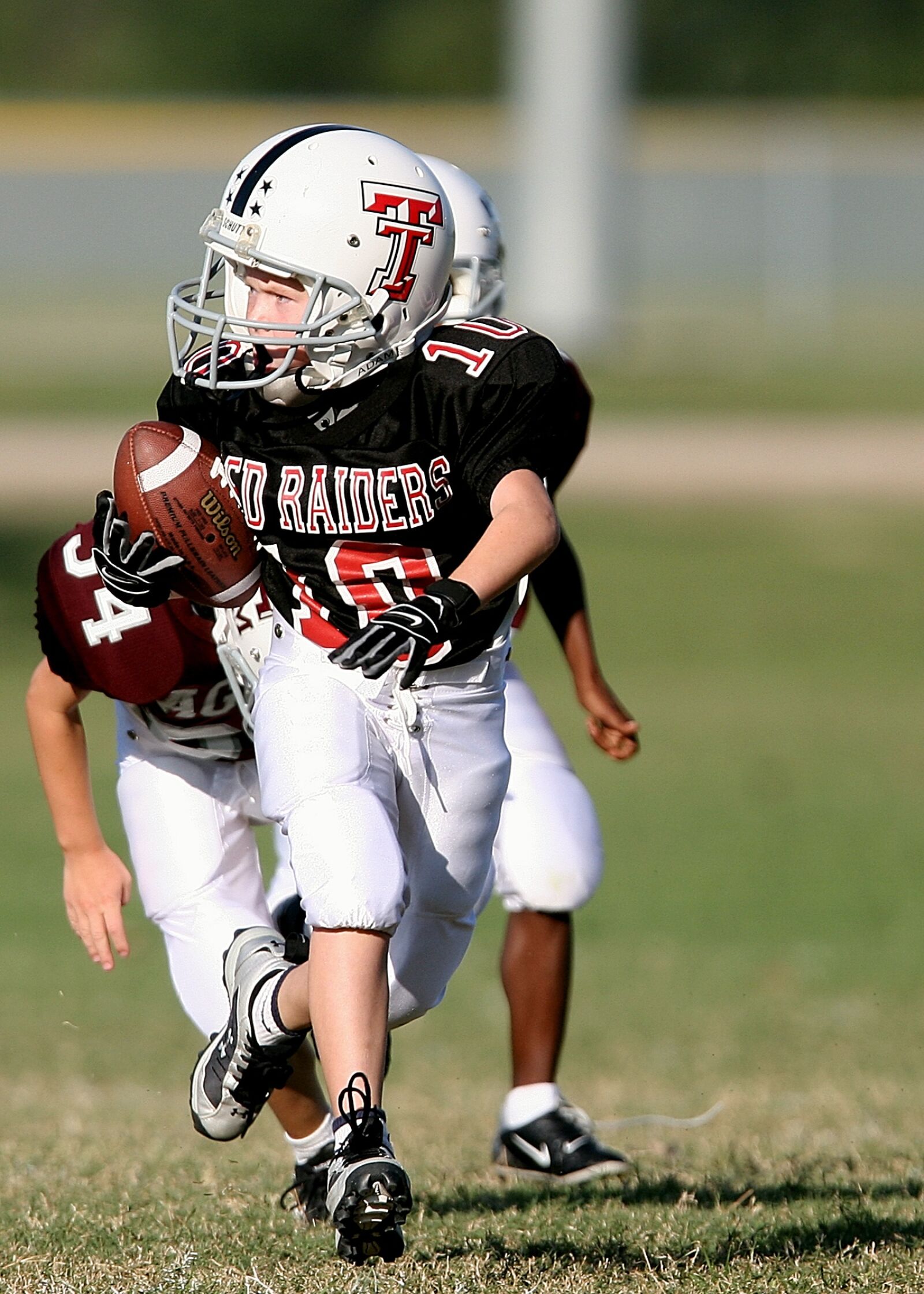 Canon EOS 20D sample photo. Football, running back, action photography