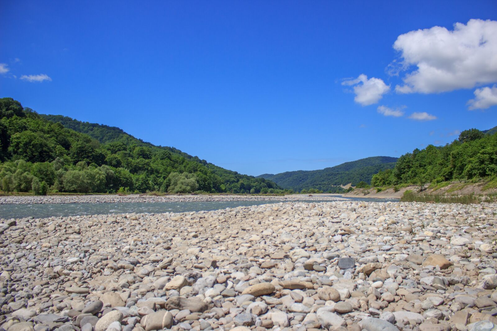 Canon EOS 600D (Rebel EOS T3i / EOS Kiss X5) sample photo. River, hills, nature photography