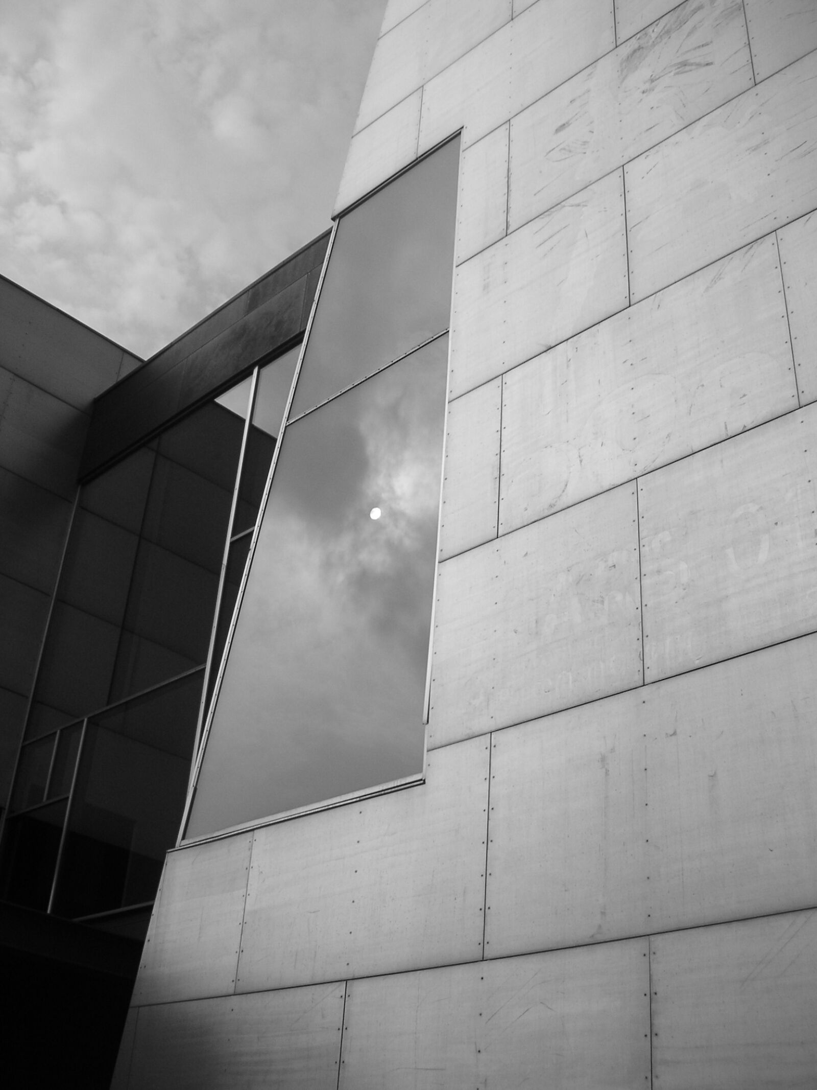 KONICA MINOLTA DiMAGE Xt sample photo. Building, city, modern photography