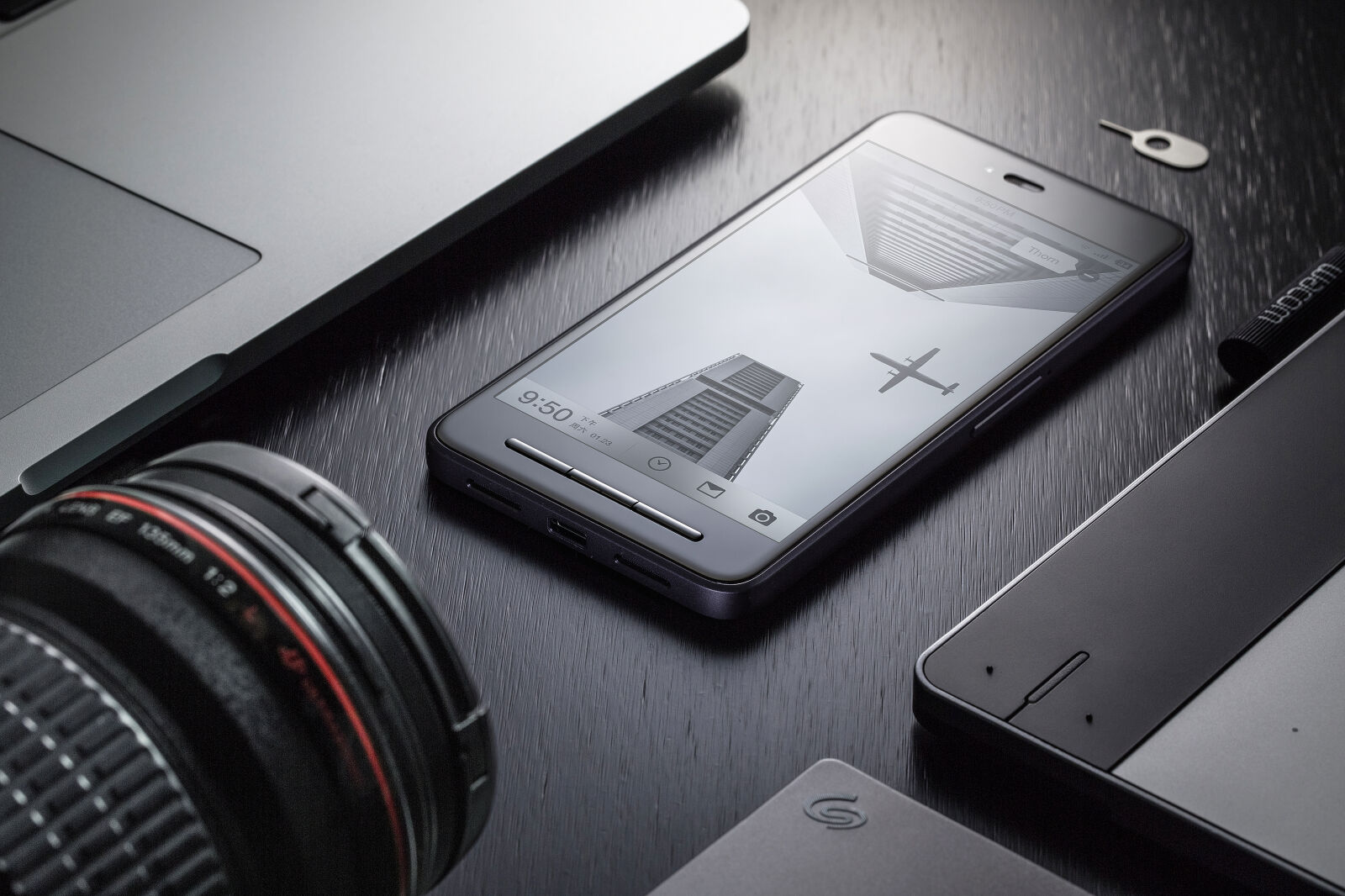 Canon EF 100mm F2.8L Macro IS USM sample photo. Black, android, smartphone, on photography
