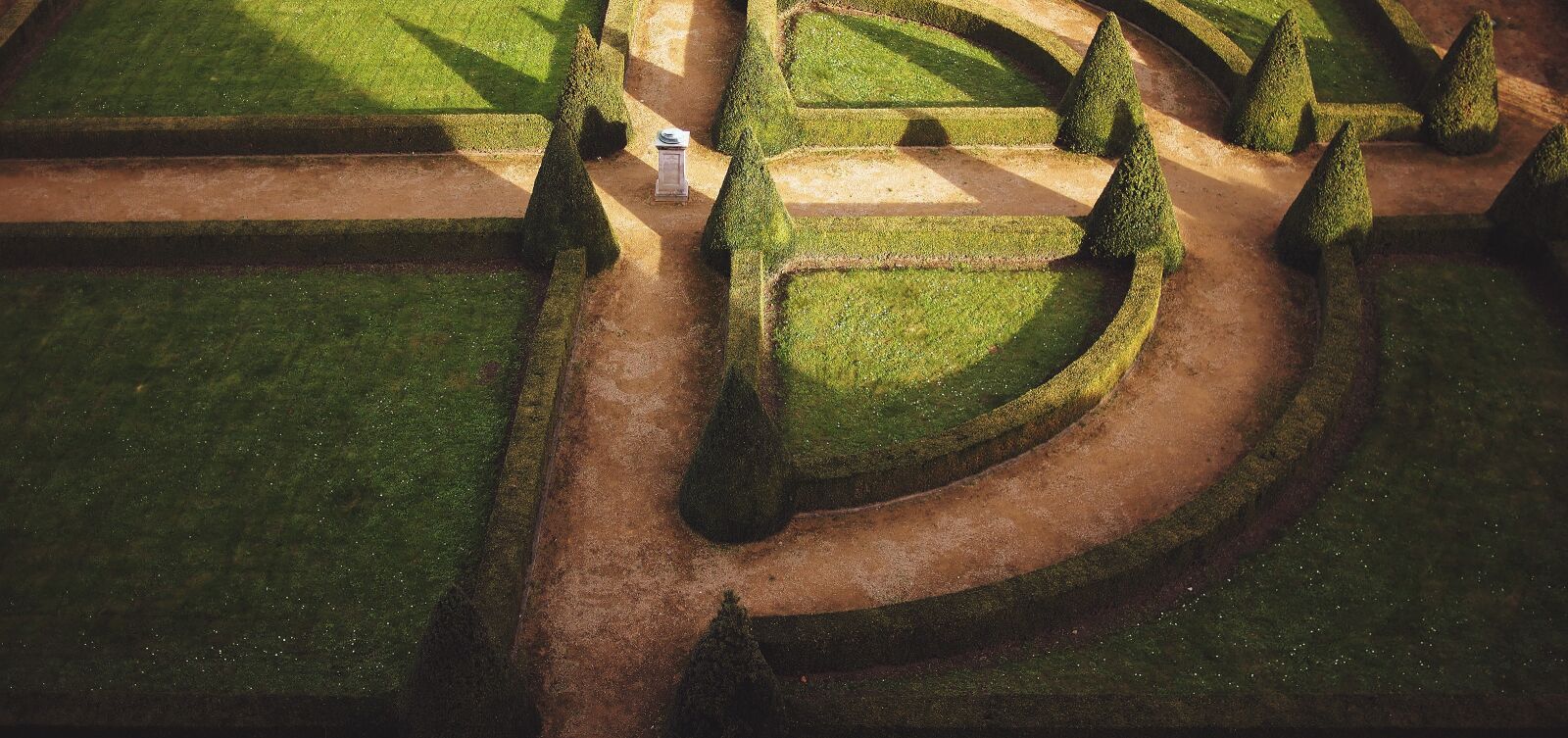 Olympus PEN E-PL1 sample photo. Castle, garden, grass photography