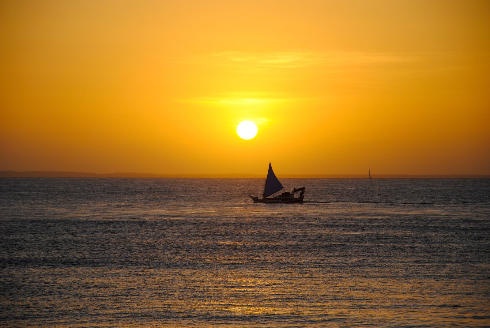 Nikon D3000 sample photo. Sun, boat, beach photography