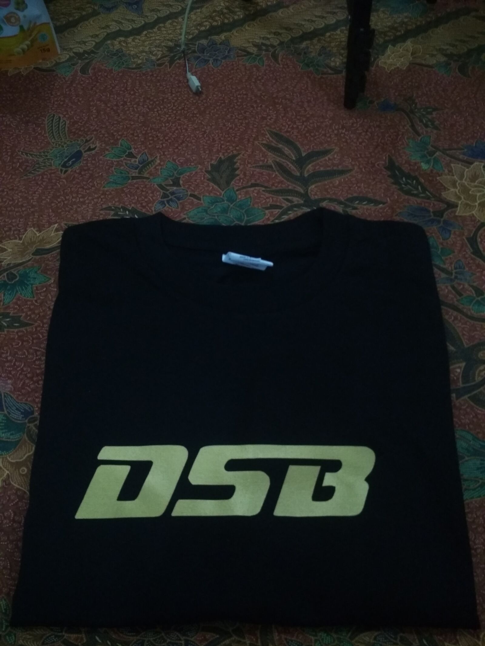 Xiaomi Redmi 4X sample photo. Etc, t-shirt, black photography