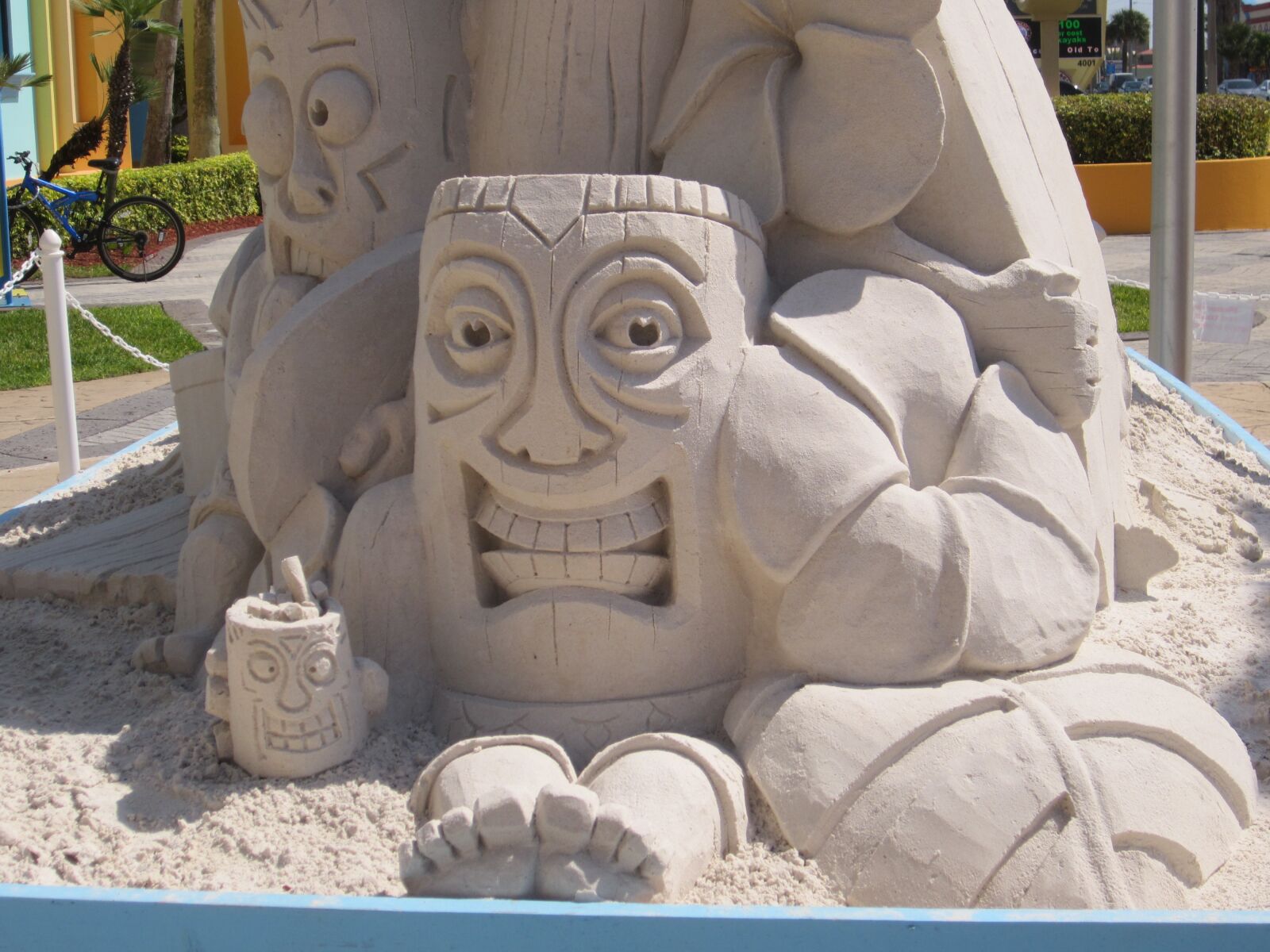 Canon PowerShot ELPH 100 HS (IXUS 115 HS / IXY 210F) sample photo. Sand, sculpture, beach photography