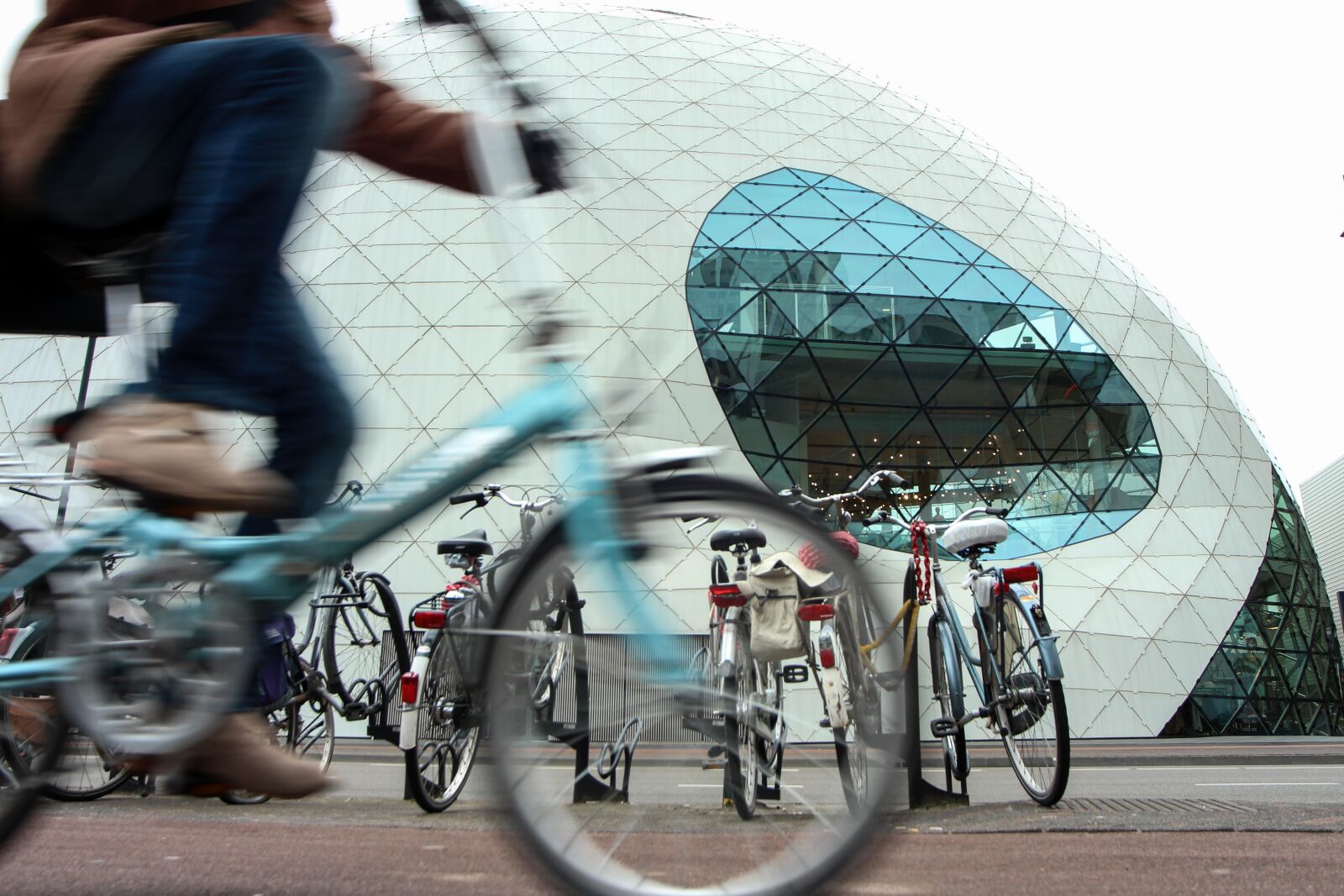 Canon EOS 700D (EOS Rebel T5i / EOS Kiss X7i) sample photo. Eindhoven, cycling, architecture photography