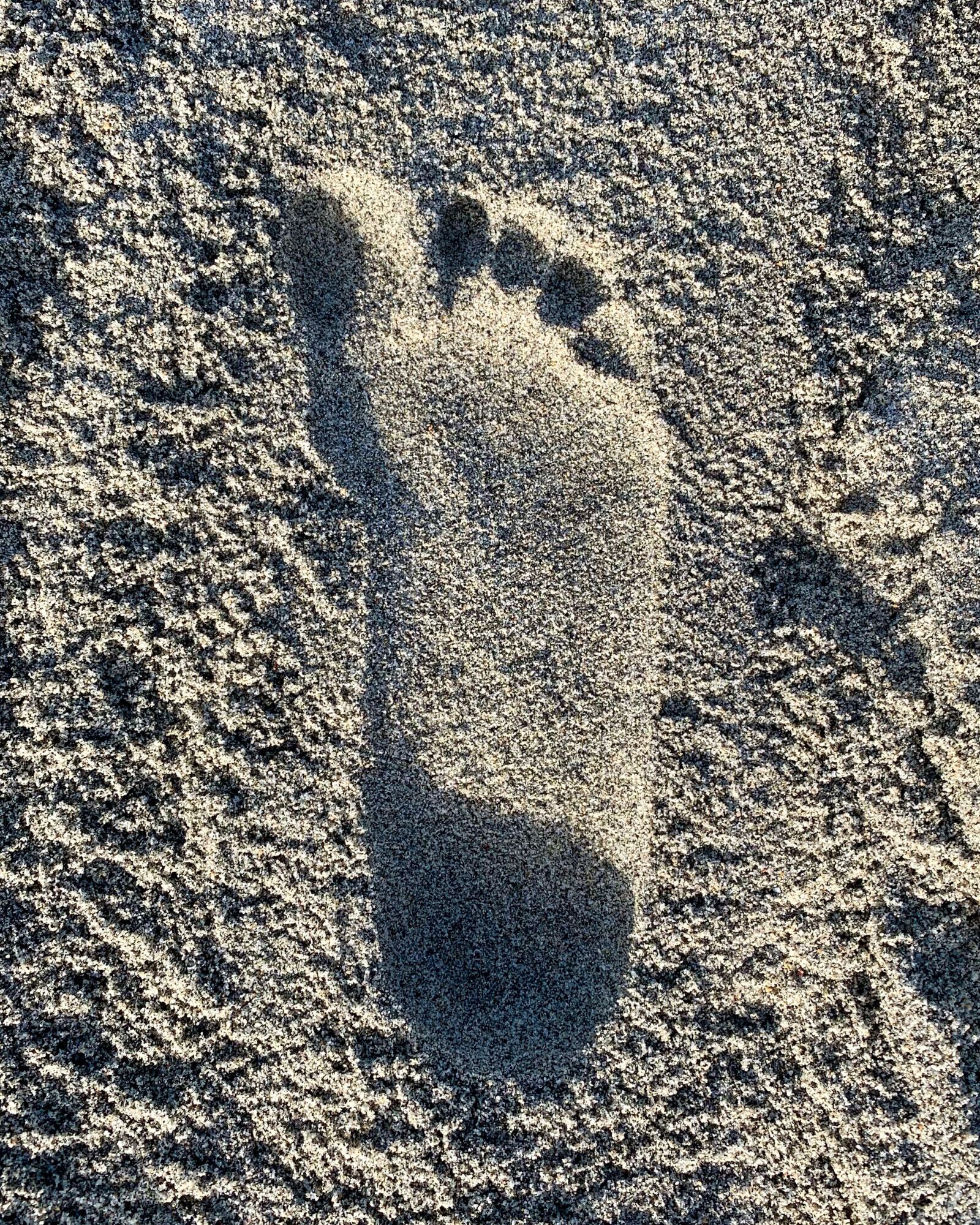Apple iPhone XS Max sample photo. Footprint, sand, barefoot photography