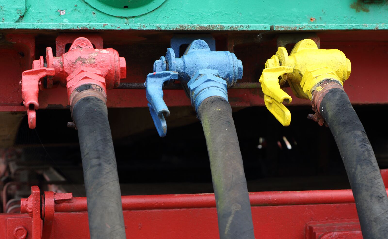 Canon EOS 750D (EOS Rebel T6i / EOS Kiss X8i) sample photo. Train, transport, valves photography