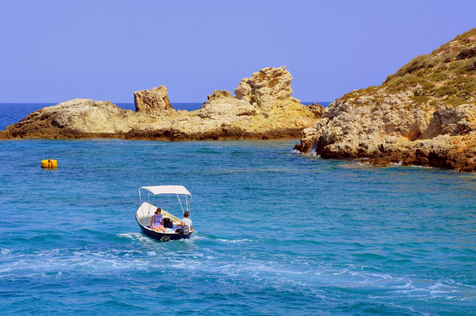 Nikon D7100 sample photo. Boats, tourists, island photography
