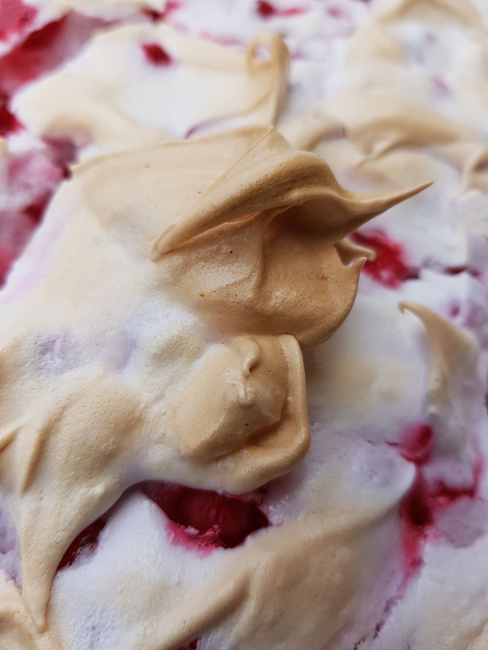 Samsung Galaxy S7 Edge sample photo. Meringue, cake, currant cake photography